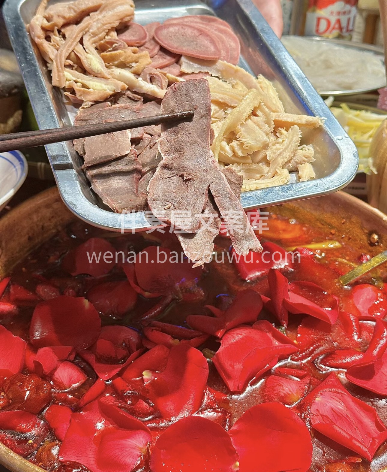浪漫的玫瑰融入锅中，香气四溢。鲜嫩的食材 配图3