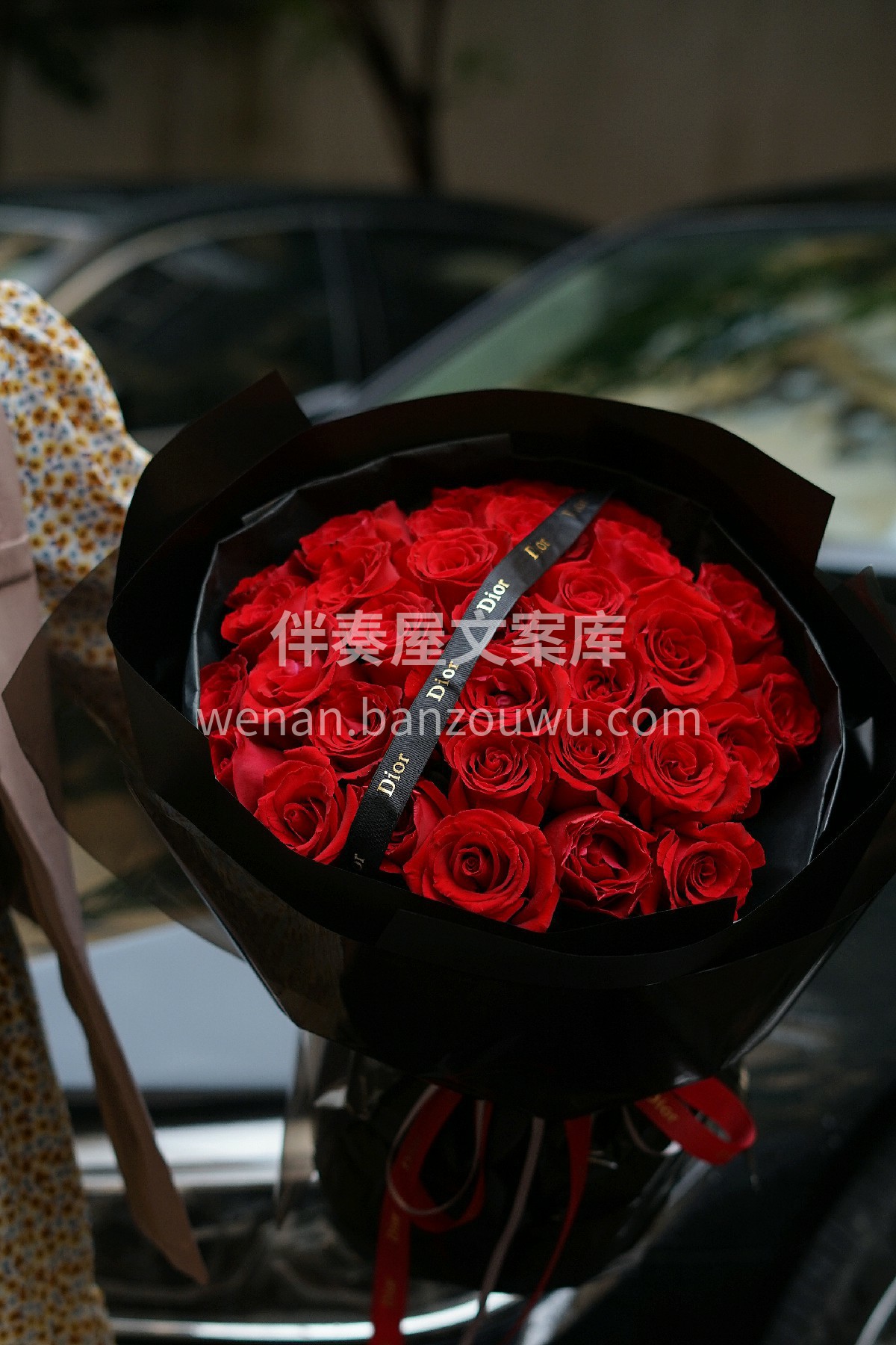 客订红玫瑰花束 红玫瑰搭配黑色包装 高级 配图2