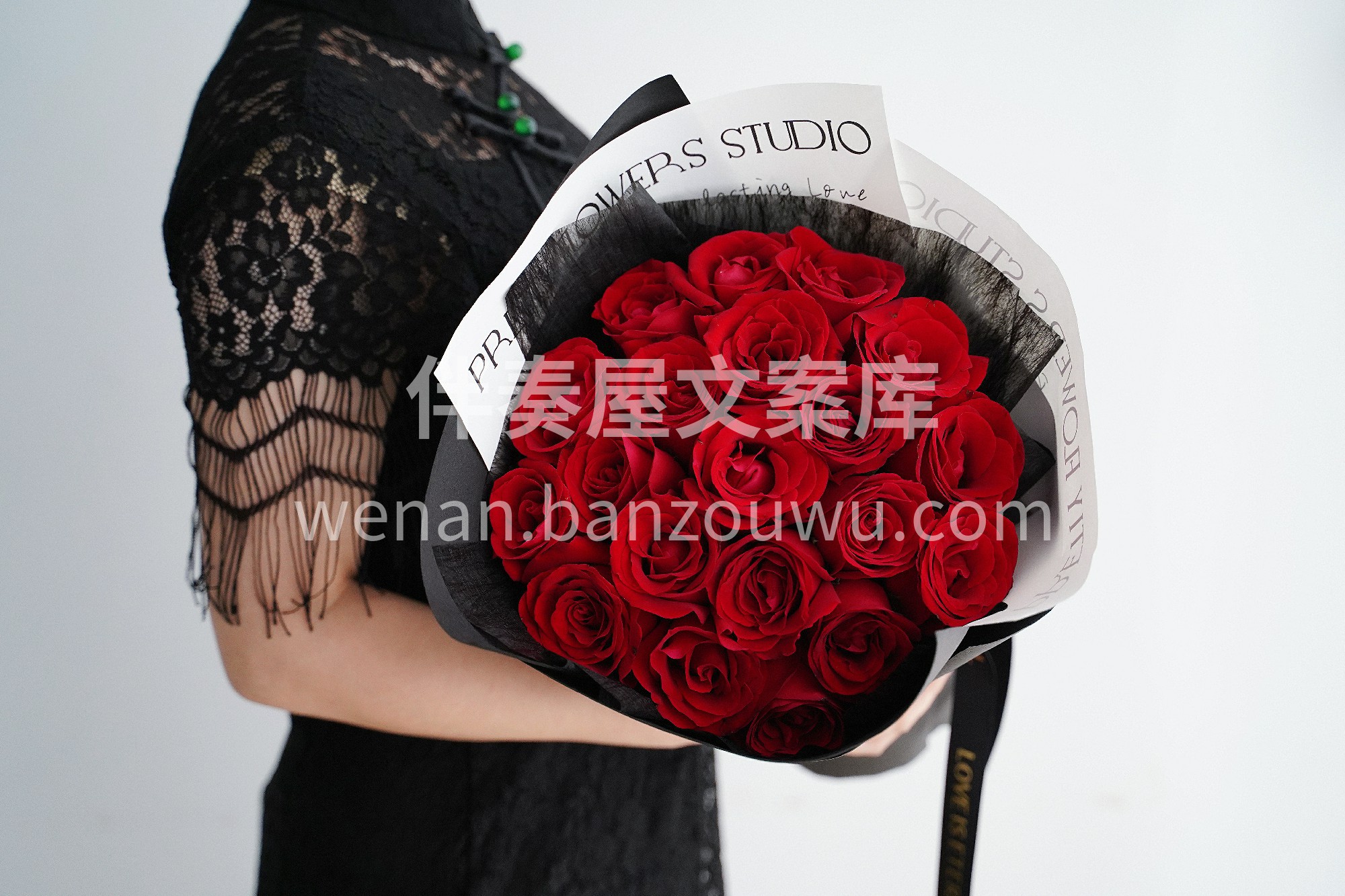 玫瑰花束预订~ 红玫瑰的花色鲜艳似火，代 配图2