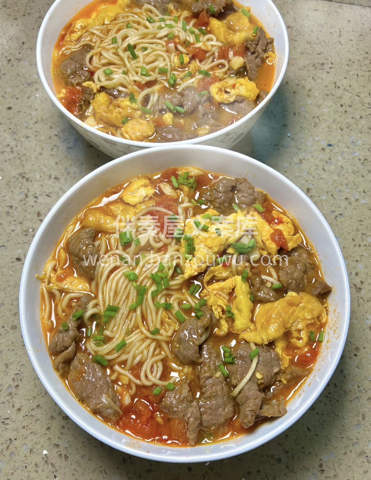 精选牛肉，鲜嫩多汁；营养鸡蛋，增添美味。 配图1