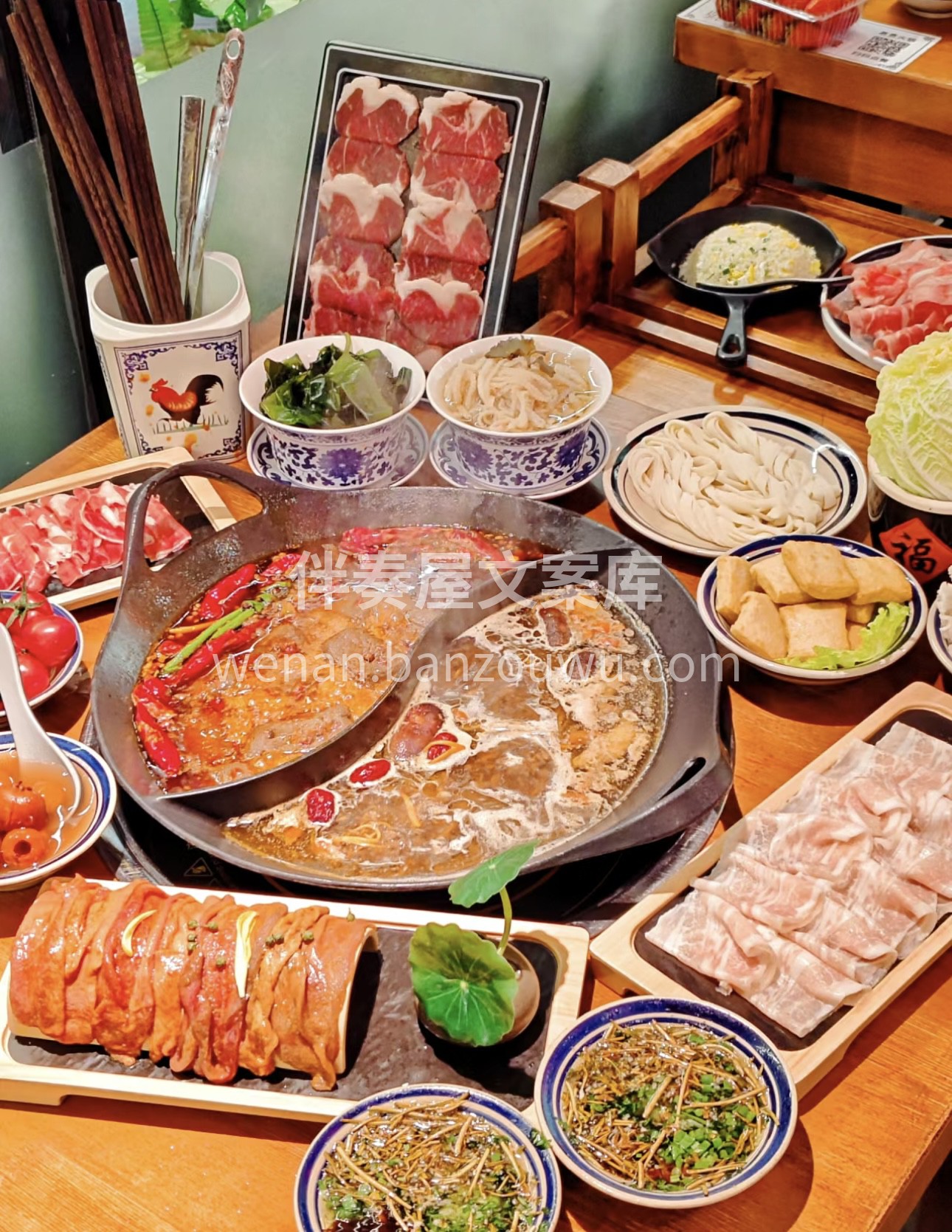 一锅红艳，煮沸人间美味；重庆火锅，辣翻味 配图1