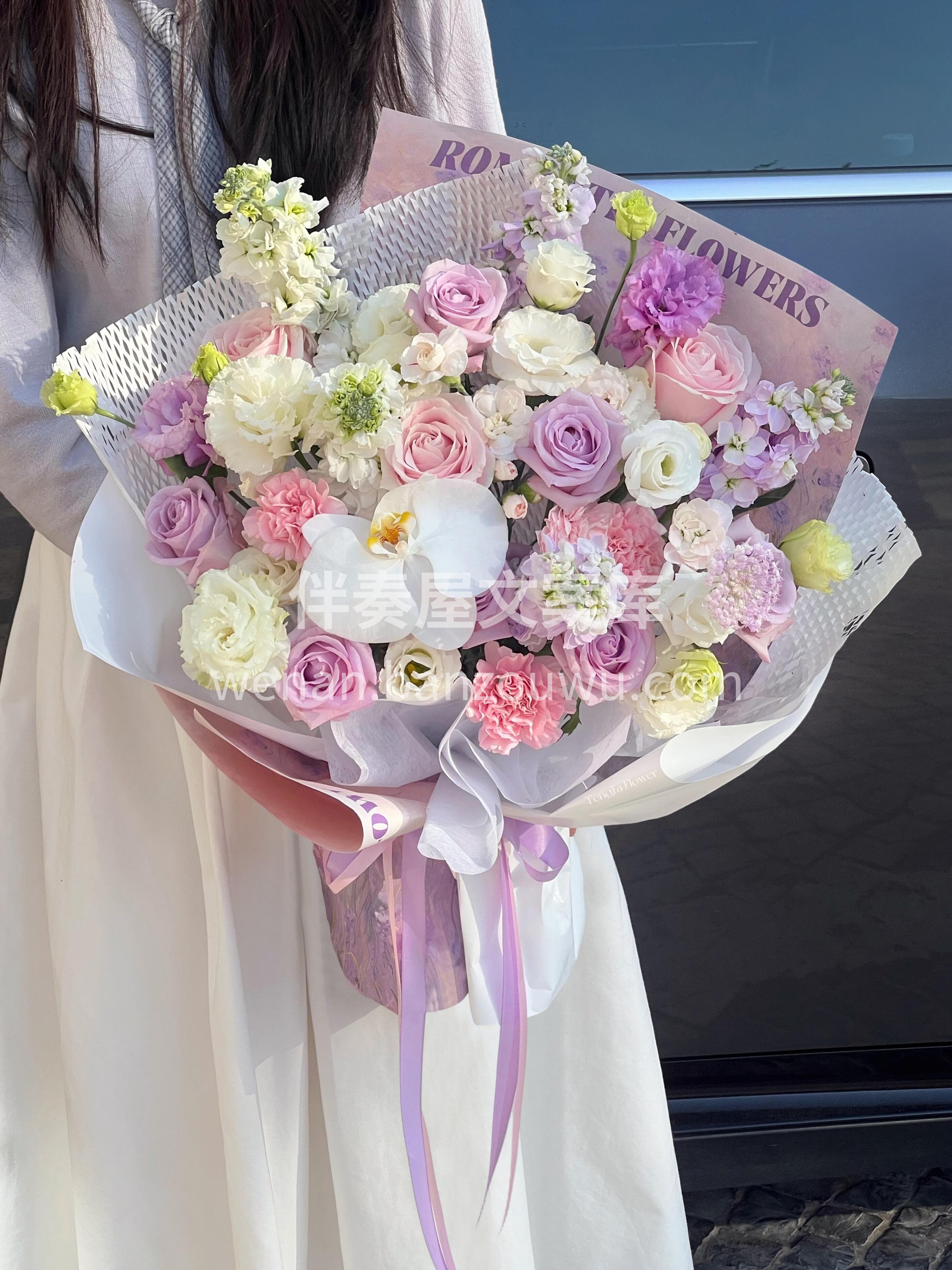 白紫混搭花束自带疏离感💜 ✨是藏不住的清冷高级与温柔缱绻🫧 配图2