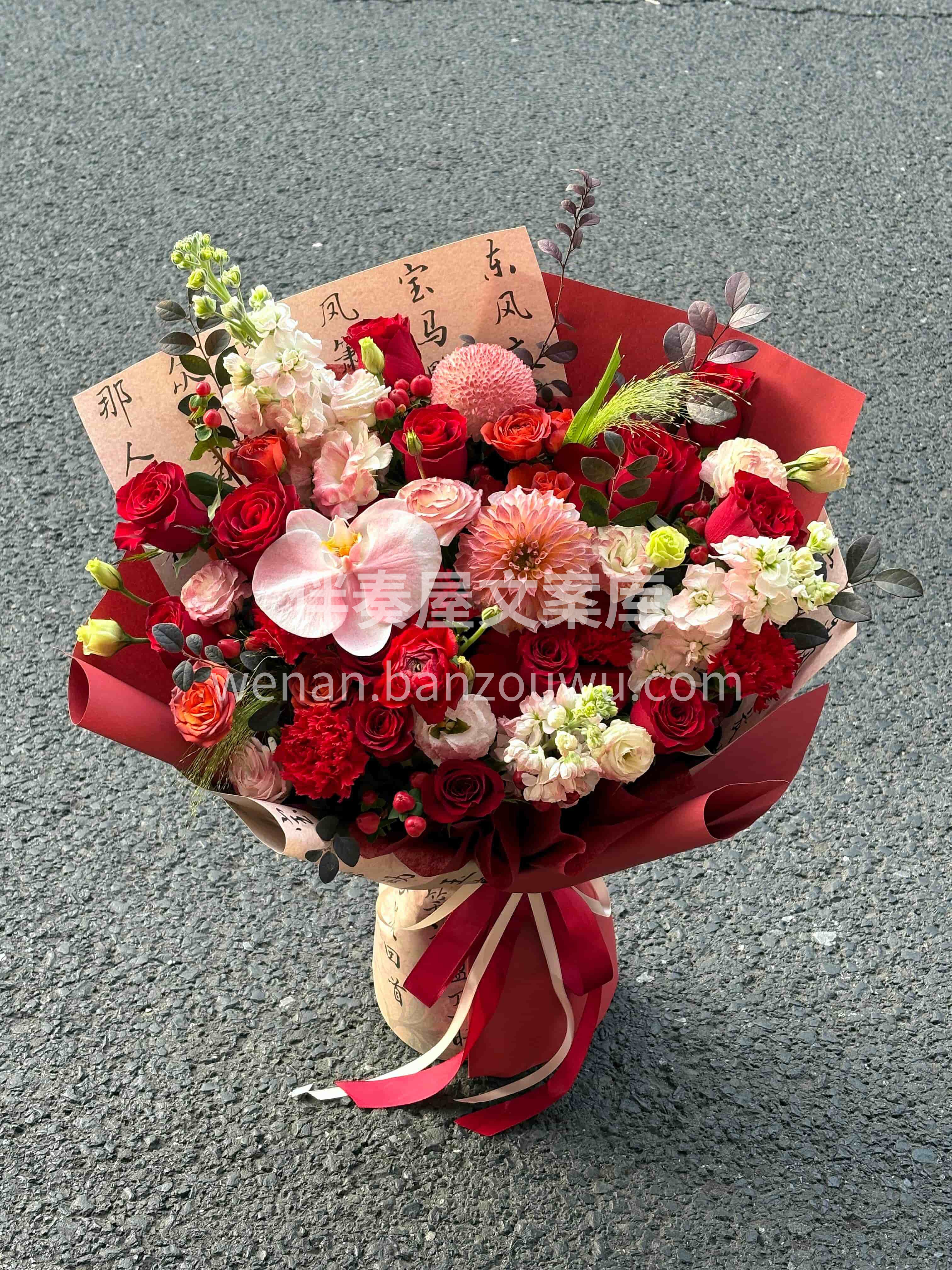红玫艳艳❤️爱意灼灼🌷 这束红系花束🌹把藏在心底的热烈🌷 悉 配图2