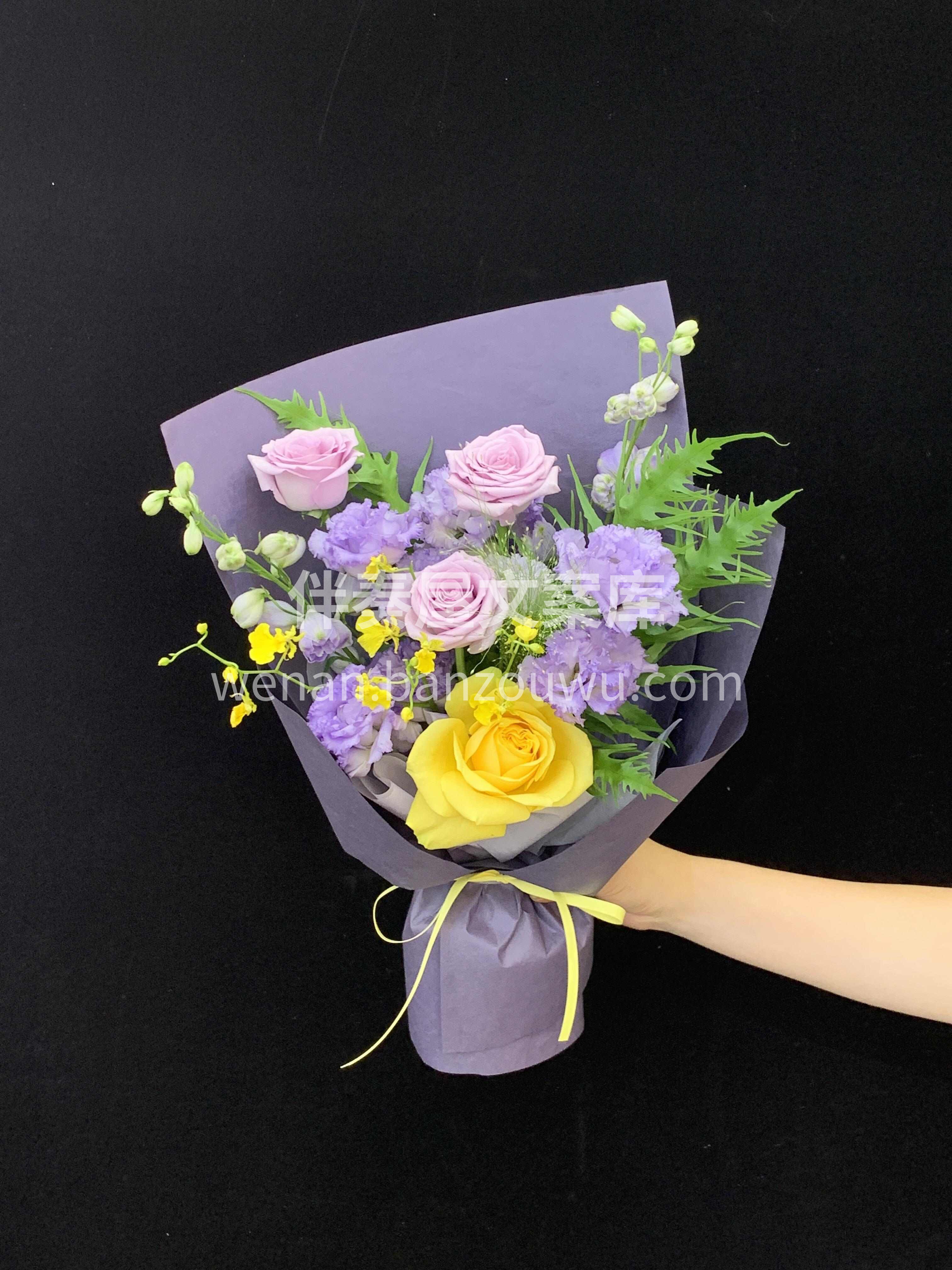 撞色浪漫小花束💛 明黄和淡紫色搭配💜是藏在日常里的小惊喜🌼 配图2