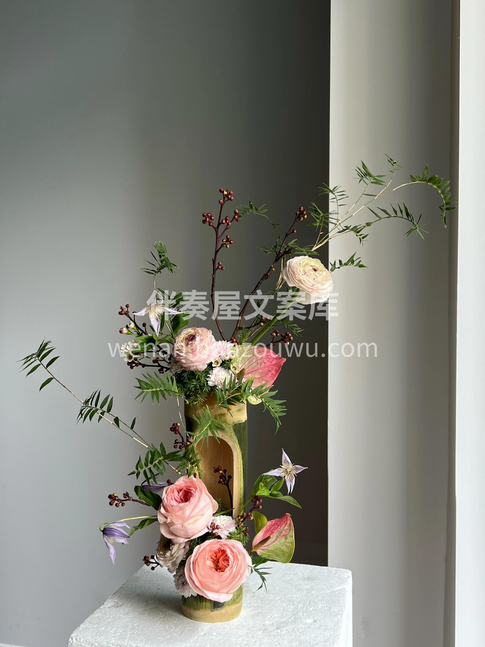 竹筒桌花🌸 竹筒🌿妙然天成 三三两两错落有序 简单插几支小花 配图1