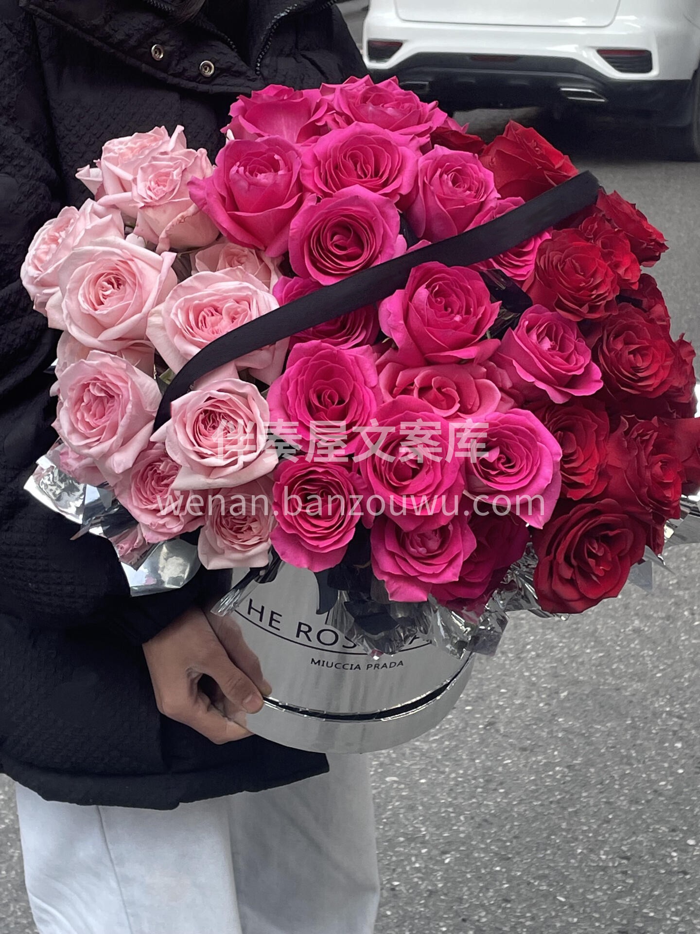 🌸情人节三色玫瑰抱抱桶 一下子拥有了1+1+1>3的美🎀 三 配图2