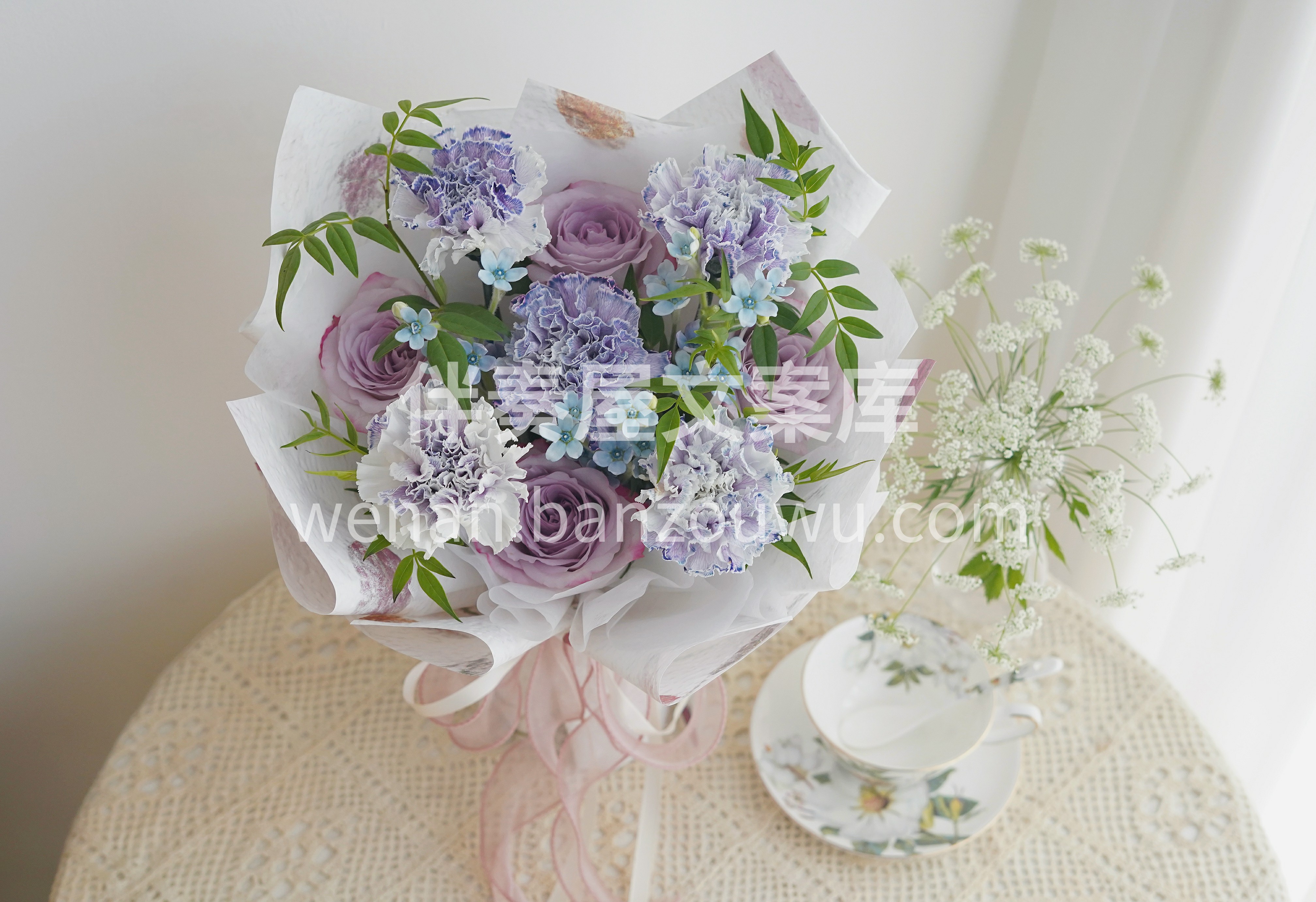 曾经她也是爱花的少女👩 💛如今换我送她鲜花~ 🌸🌸🌸 #母亲 配图1