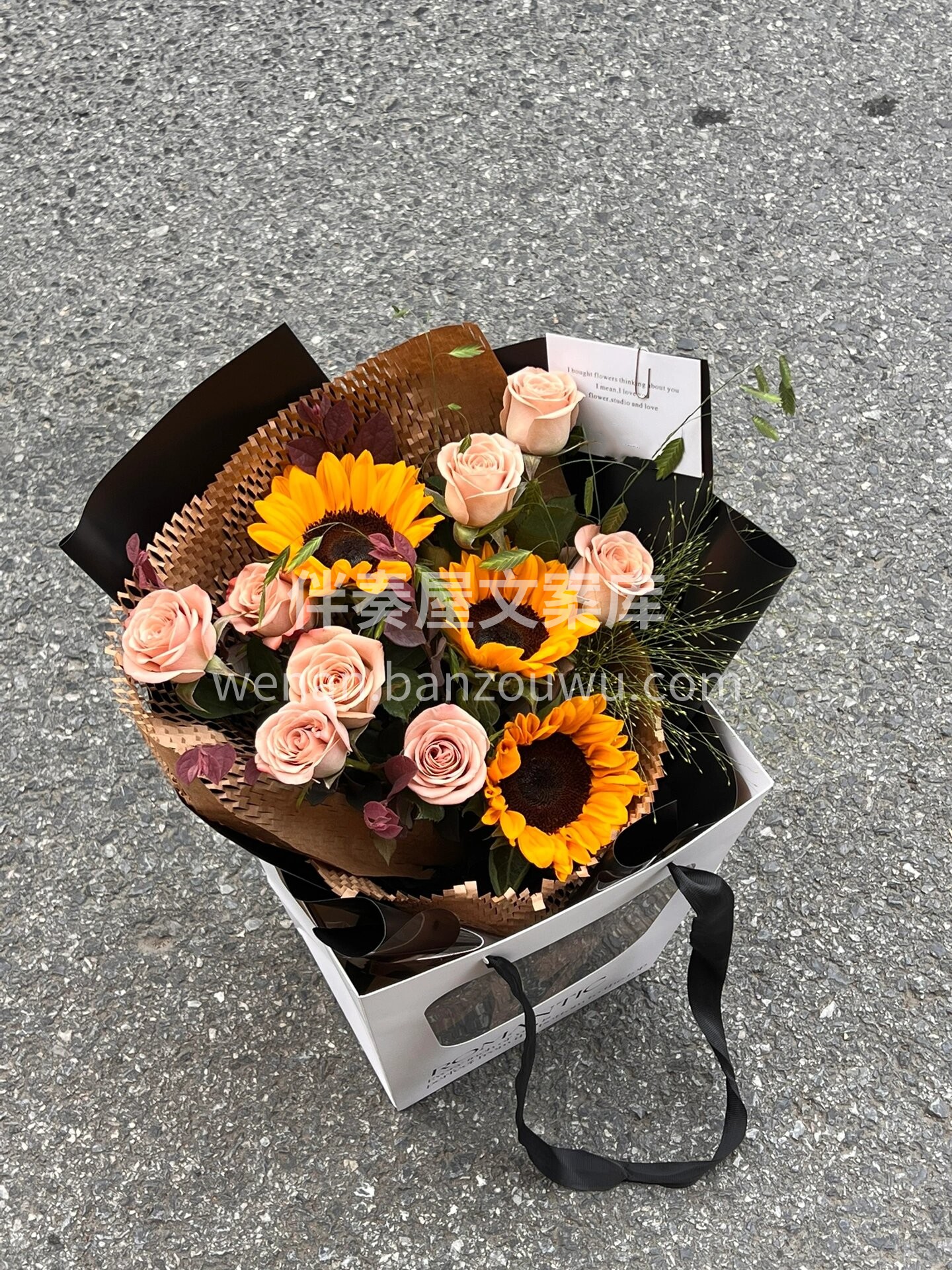 向日葵混搭花束 我们都是倔强坚强的🌻向日 配图2
