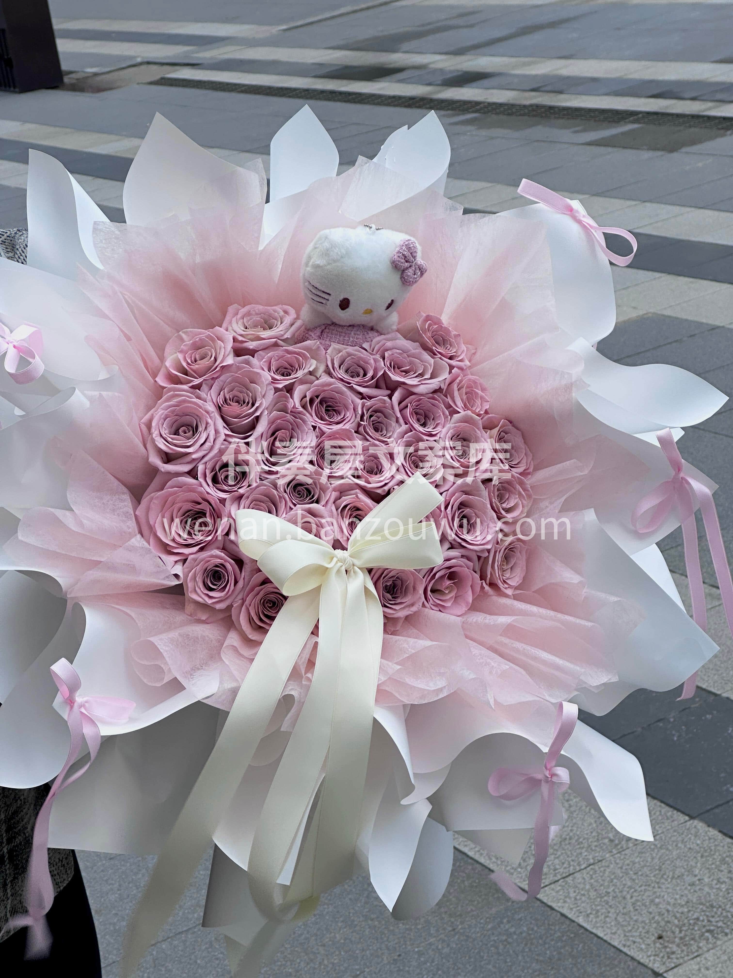 情人节33枝曼塔花束🎀 🫧灰粉调自带朦胧滤镜🌸 温柔又不失清 配图2