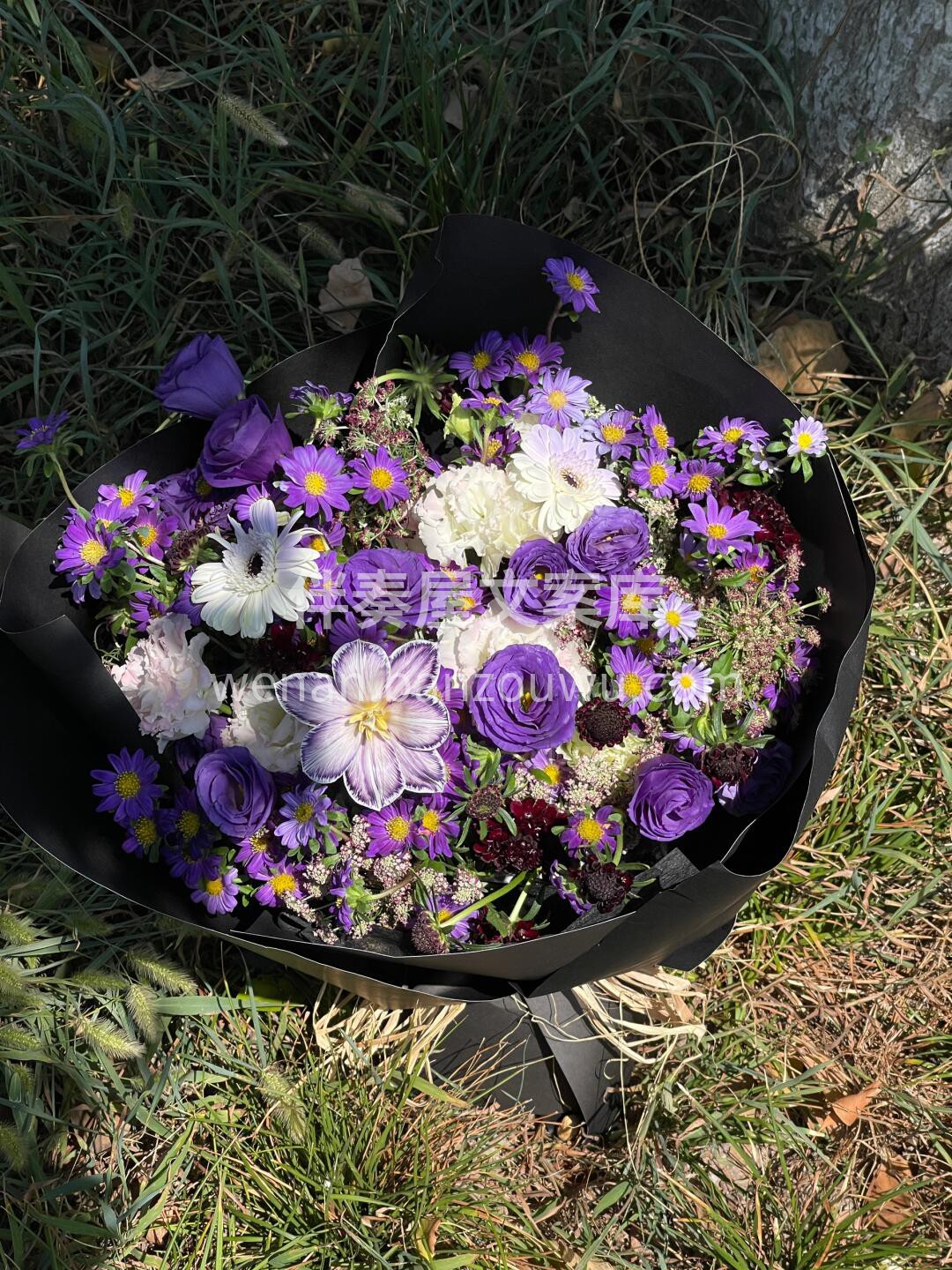 🖤黑紫色混搭花束💜 迷你菊🌼是放到哪里  配图1