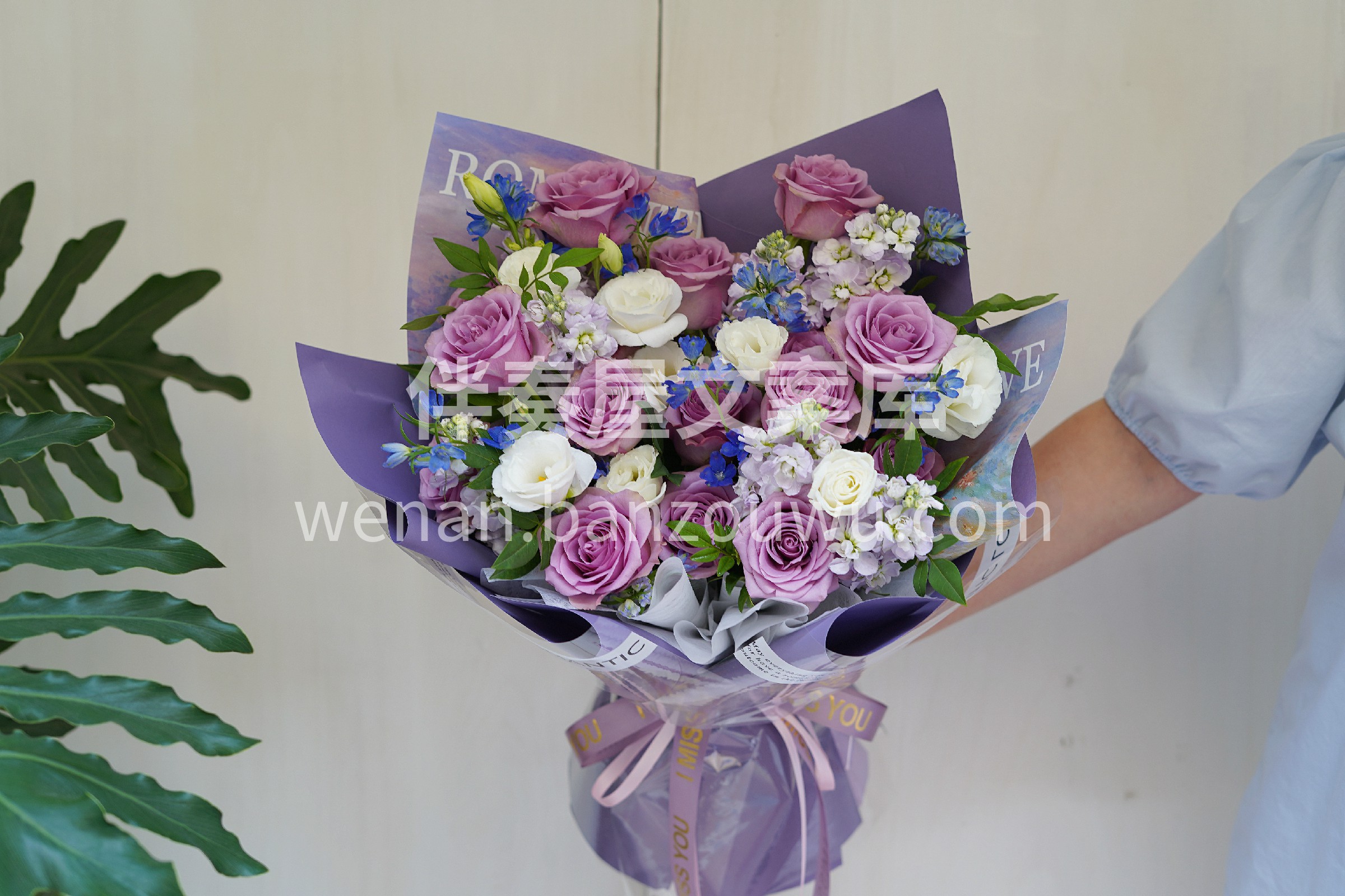 所有说不出口的特别🌸 都藏在这束花里 淡紫是温柔 💜深紫是笃 配图1