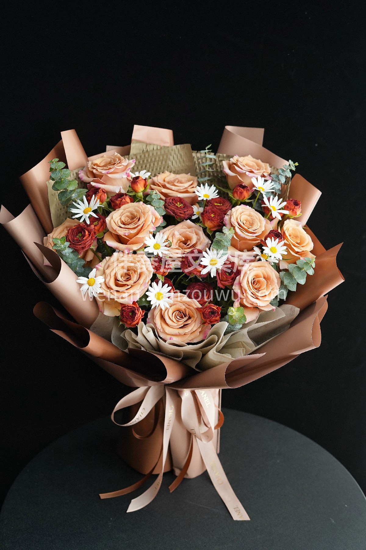 莫泊玫瑰混搭花束💐 那些🌸看似平淡的日子 终会被一束花 照出 配图1