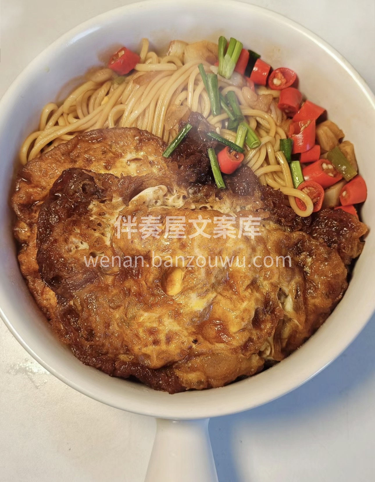 当荷包蛋遇上焖面，便是一场美味的邂逅。鲜 配图1