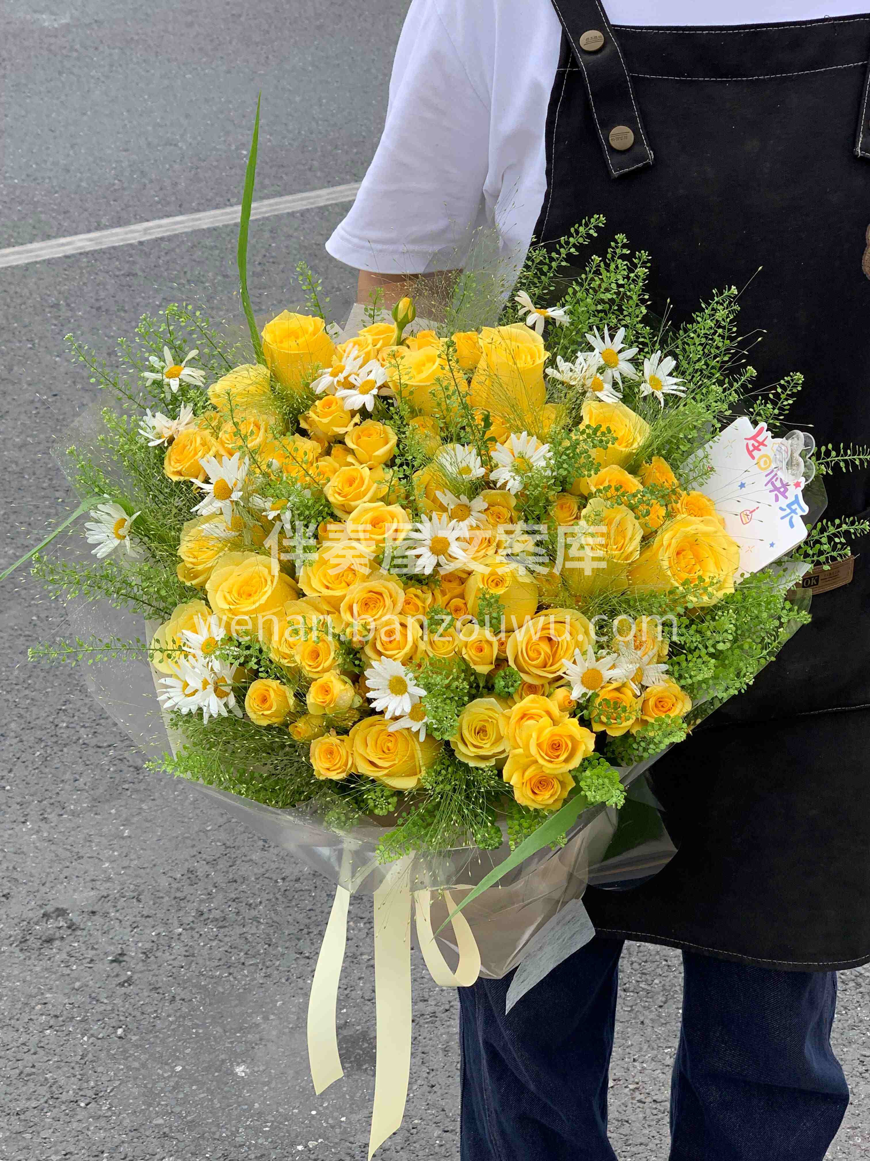 用一束清新黄玫瑰花束💐 给生日添一份温柔 配图2