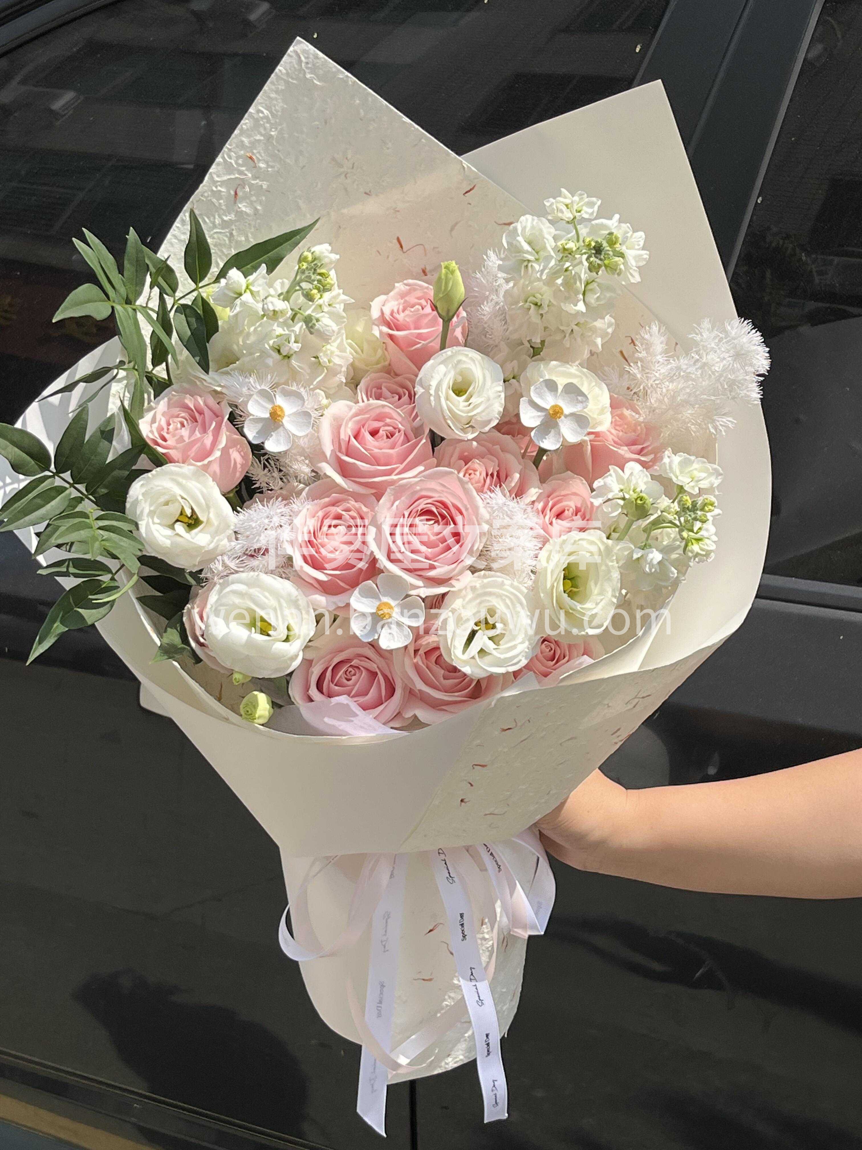 粉白简约花束💗 把生活的棱角轻轻抚平🌸 留下柔软和希望🎀 配图3