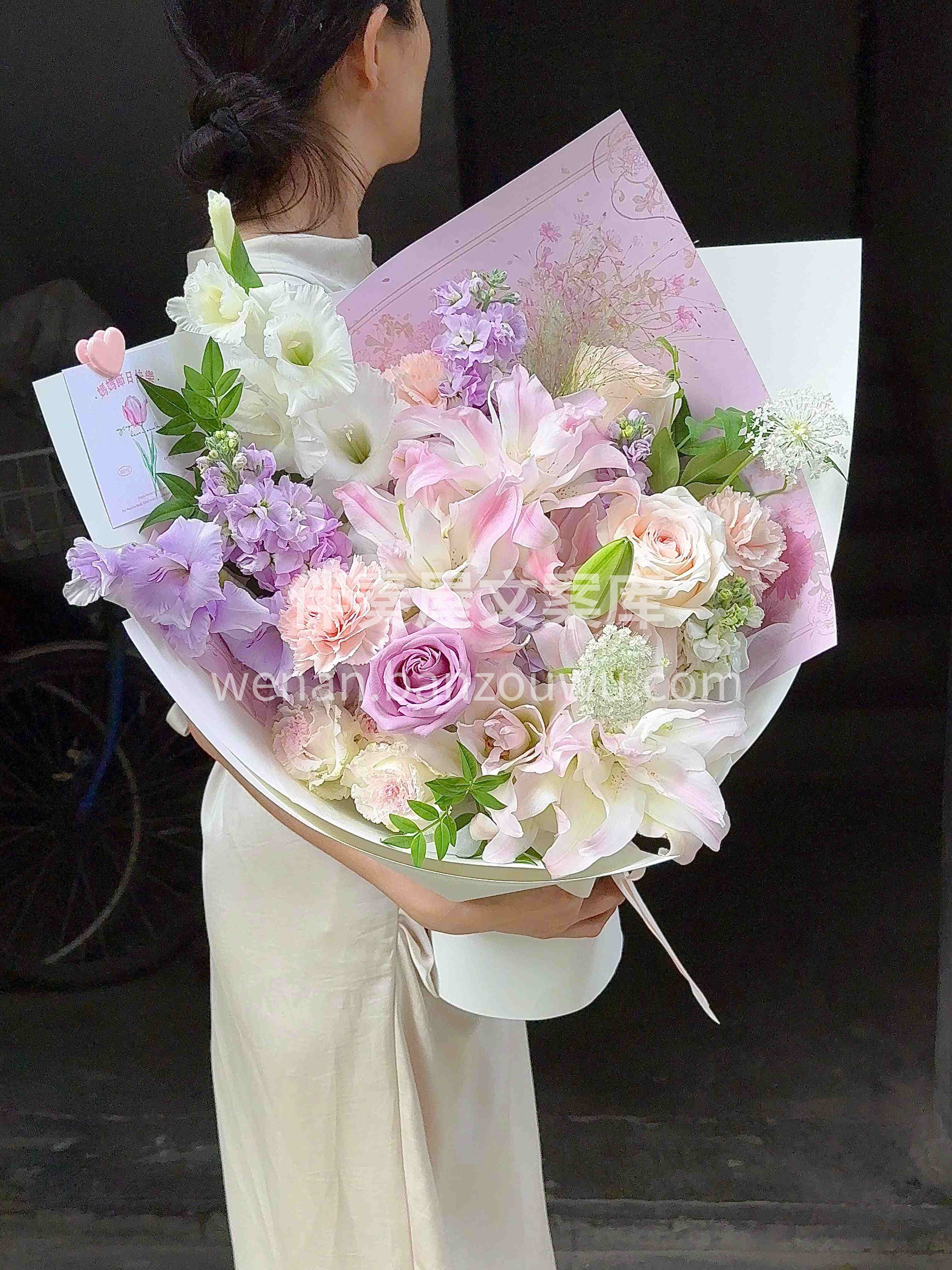 百合自带温婉气质 混搭繁花更显大气高级✨ 配图2