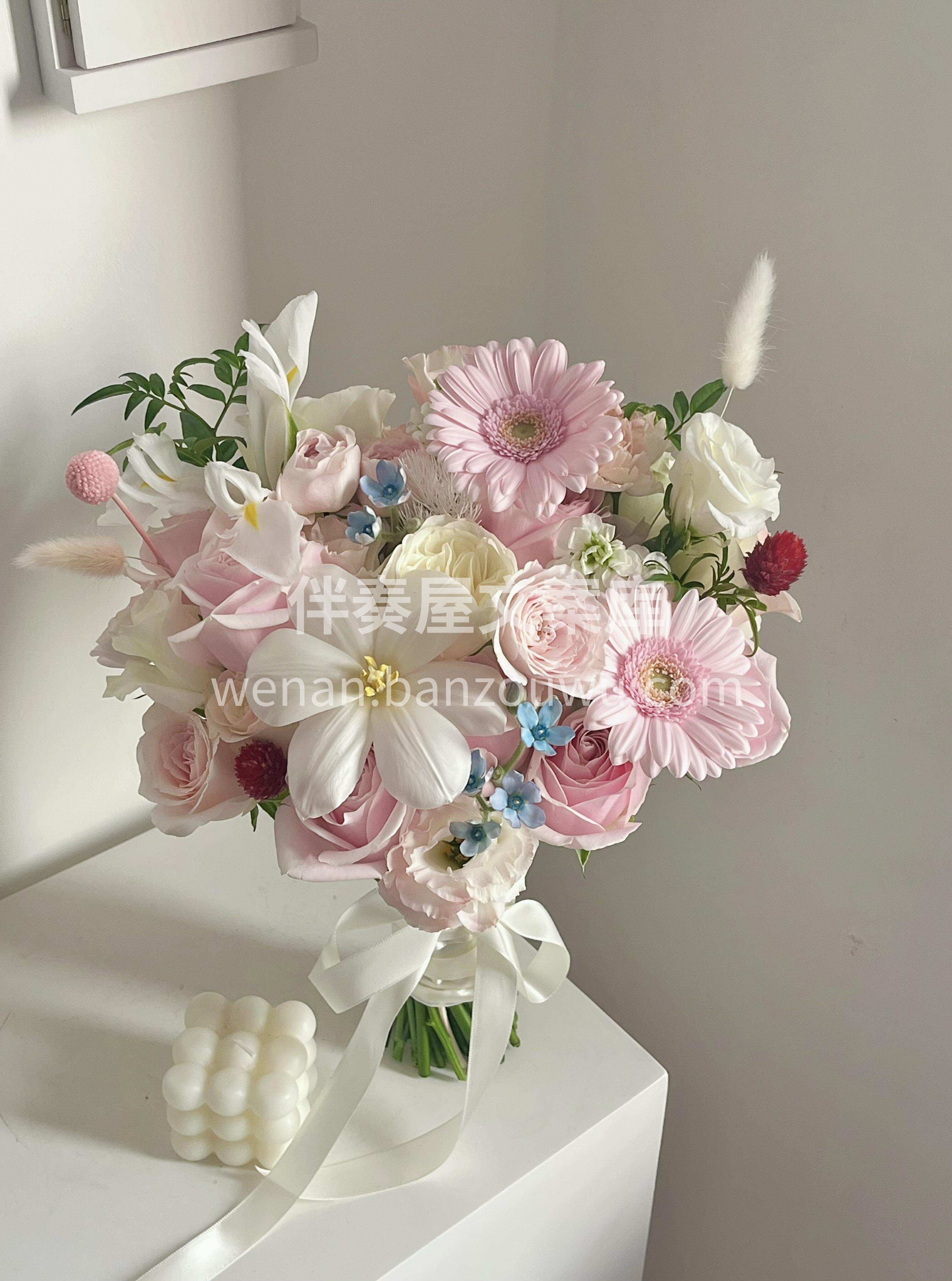 文案再美 不及爱情本身🌷 第一次捧花走向你🫧 每一步都藏着雀 配图2
