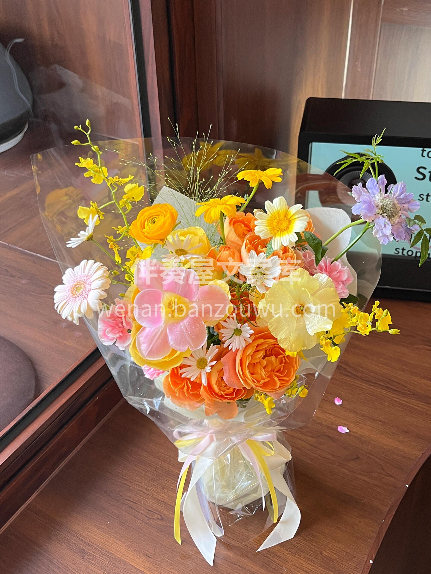 这束多巴胺小花束太会拿捏快乐了🌼💥 把糖果色的夏天揉进花束里 配图2
