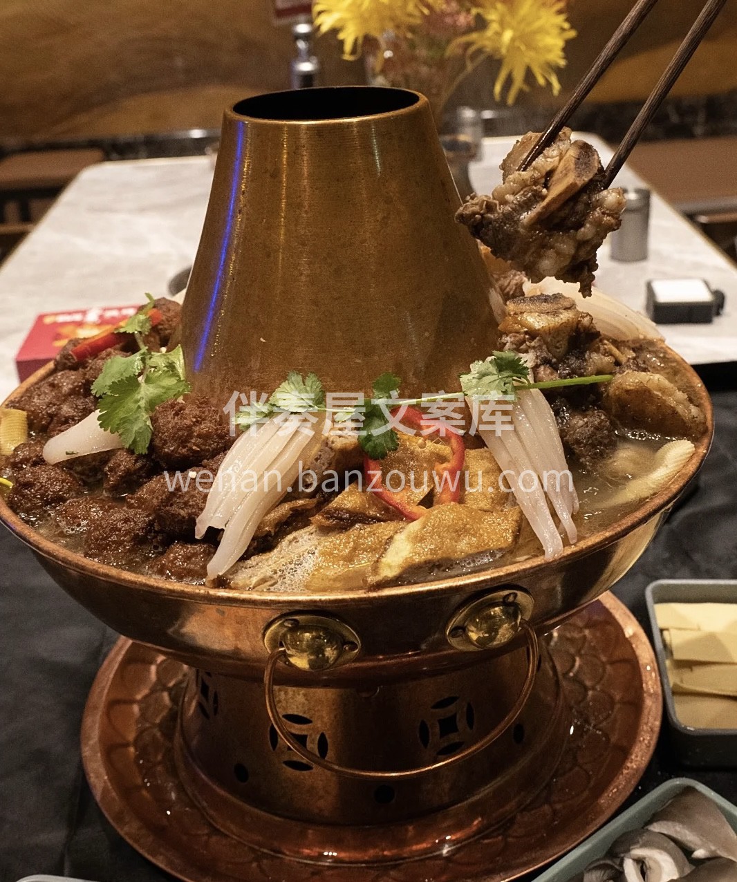 别以为土火锅就很“土”，它可是美食界的“ 配图1