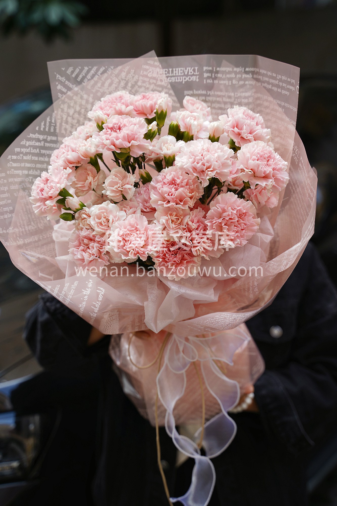 女神节康乃馨花束 康乃馨作为女神节首选花 配图2