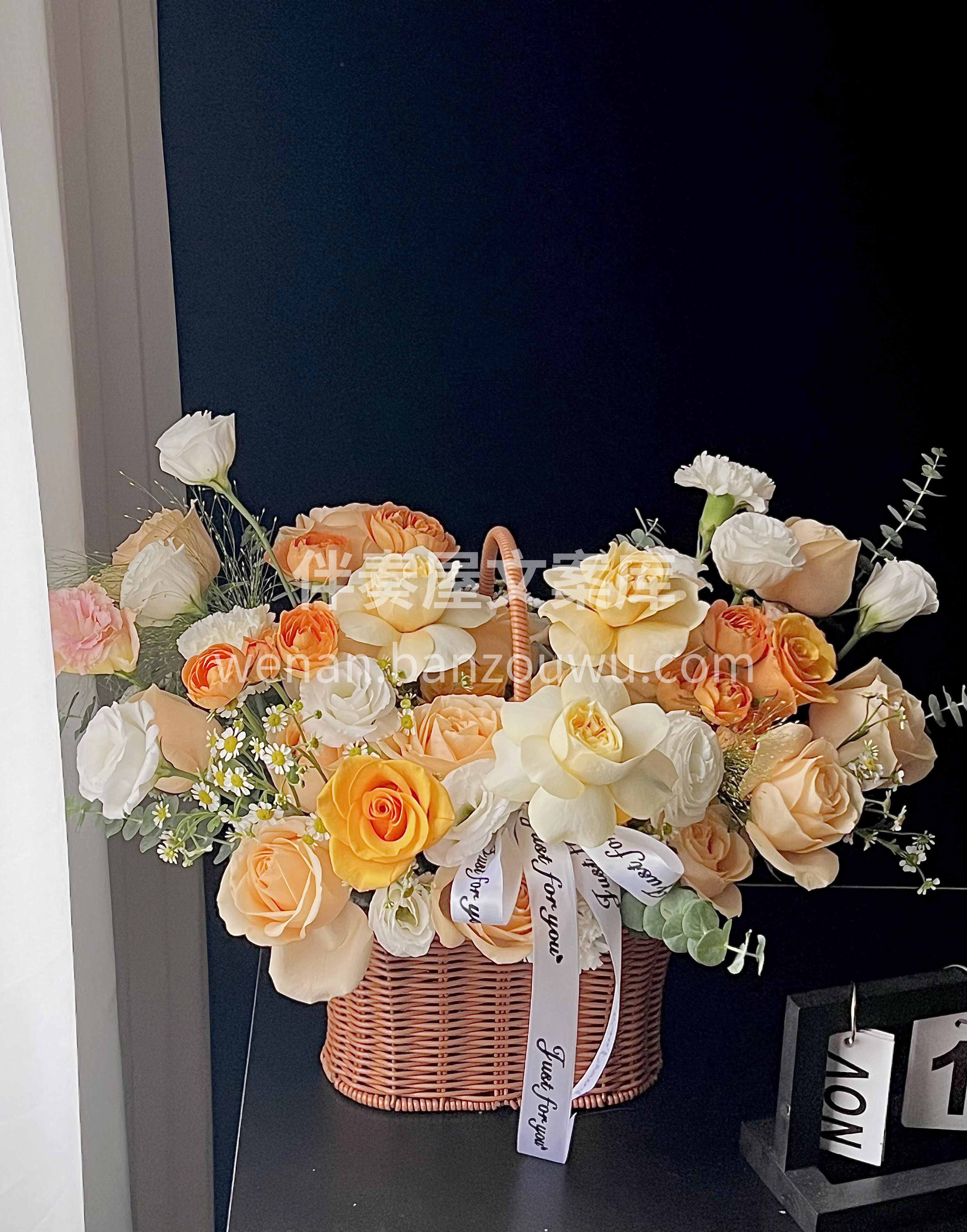 香槟玫瑰🌼手提花篮 我把好运✨藏进花篮里 愿它能为你带来幸运 配图2
