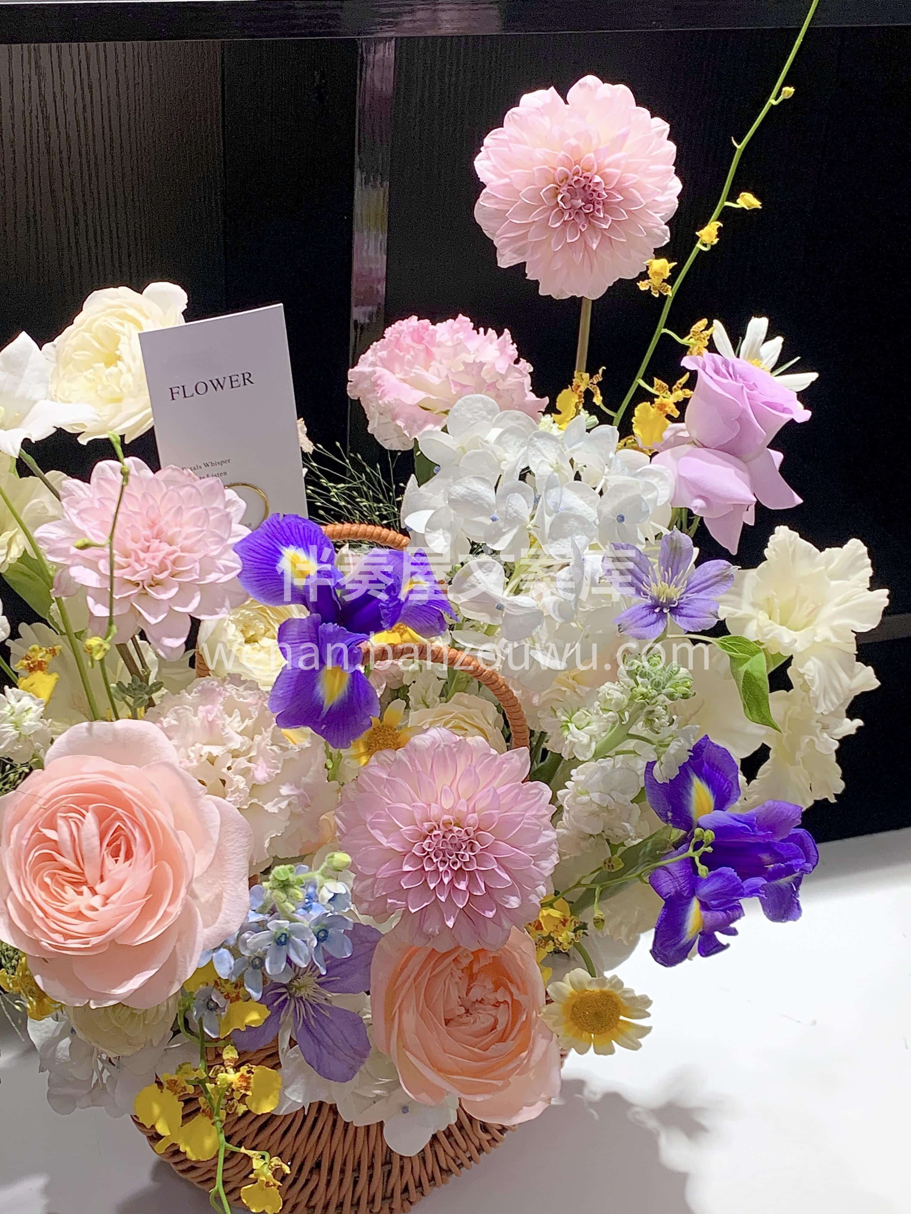把所有的温柔都藏在花里💜💜💜 浅粉浅紫漫着软意🌸 刚好是恰到 配图1