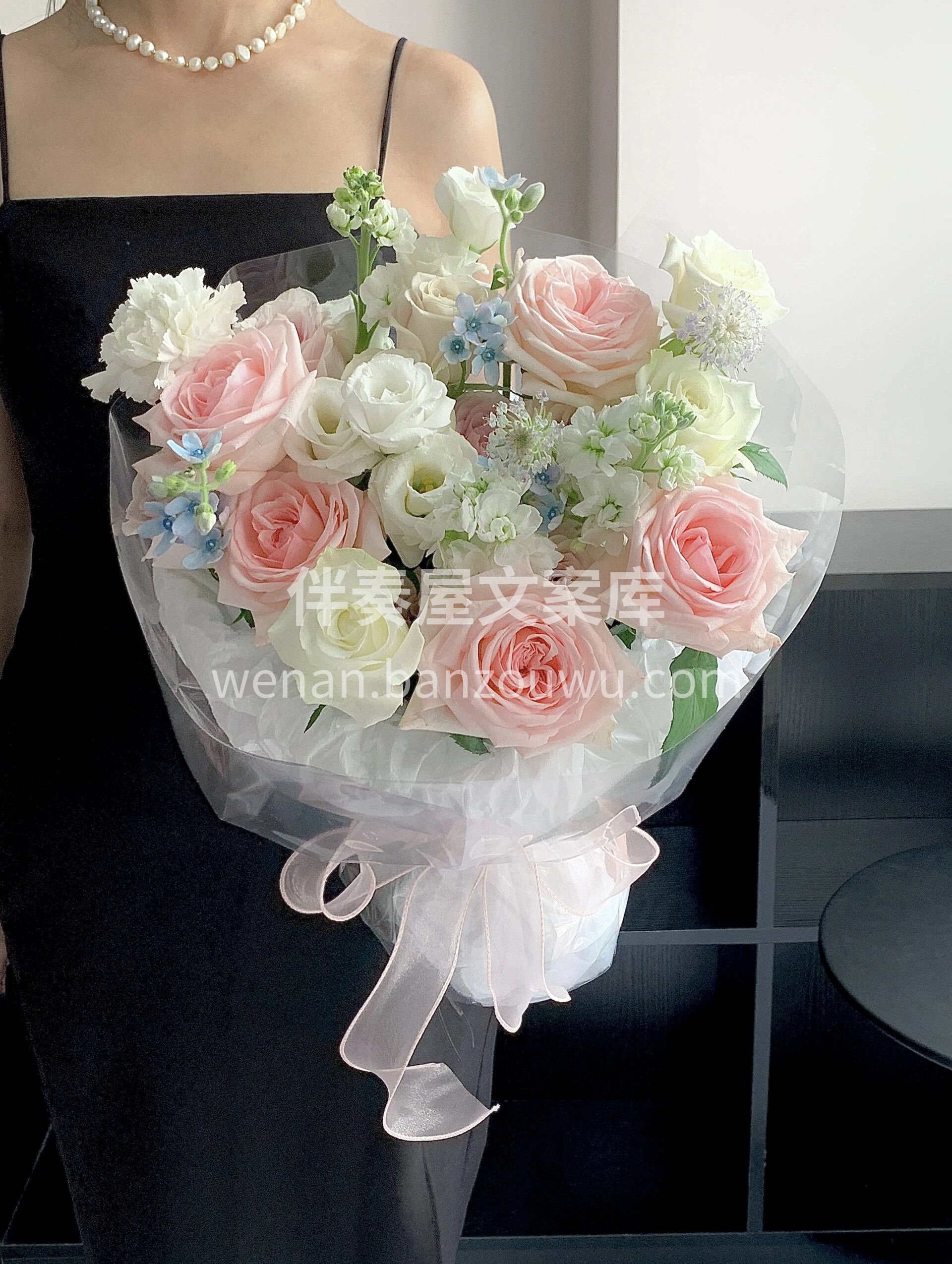 花束不仅仅是礼物 💐 也是情感的桥梁 拉进🌸彼此的心 爱意满 配图2