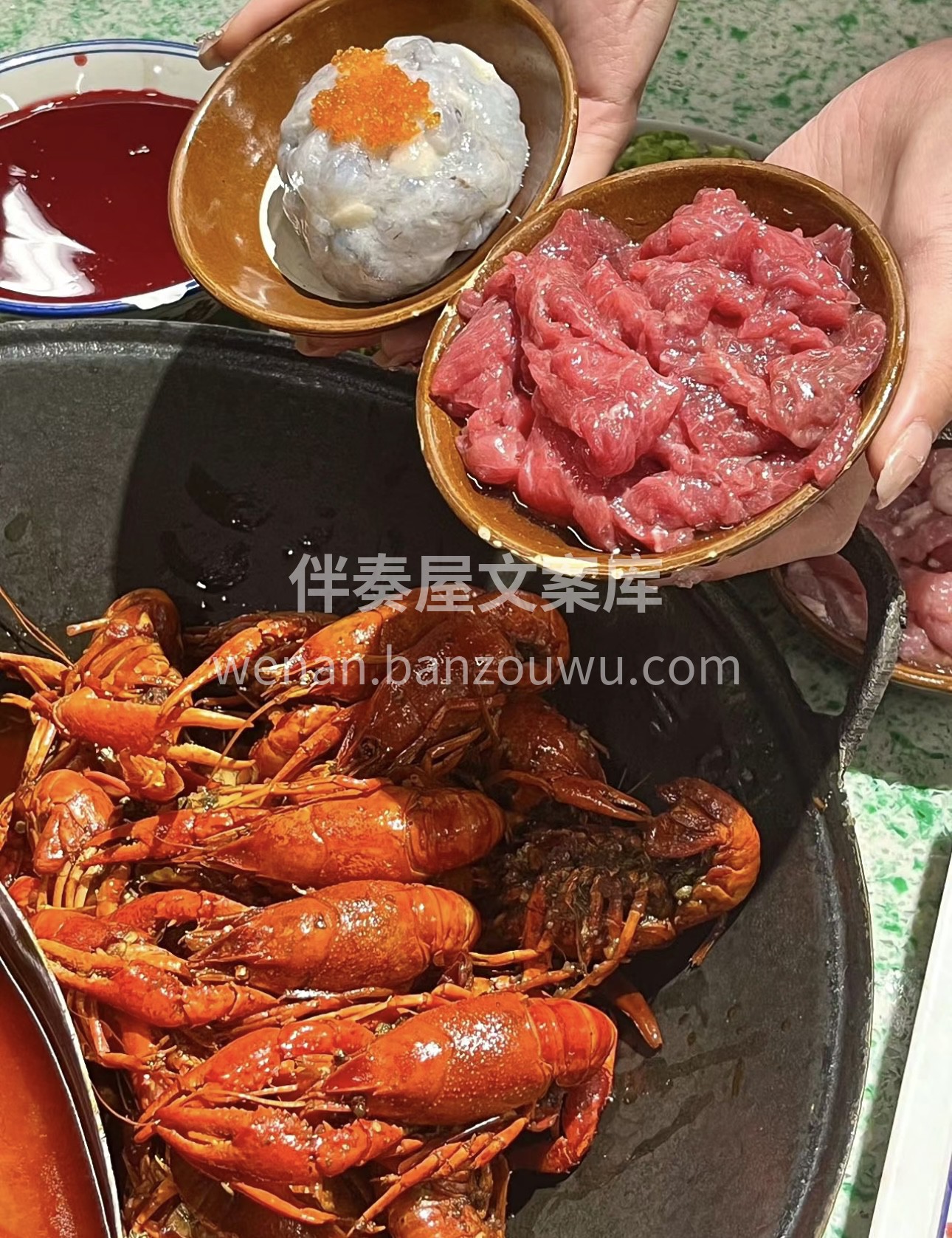 小龙虾与火锅的激情碰撞，演绎一场热辣鲜香 配图2