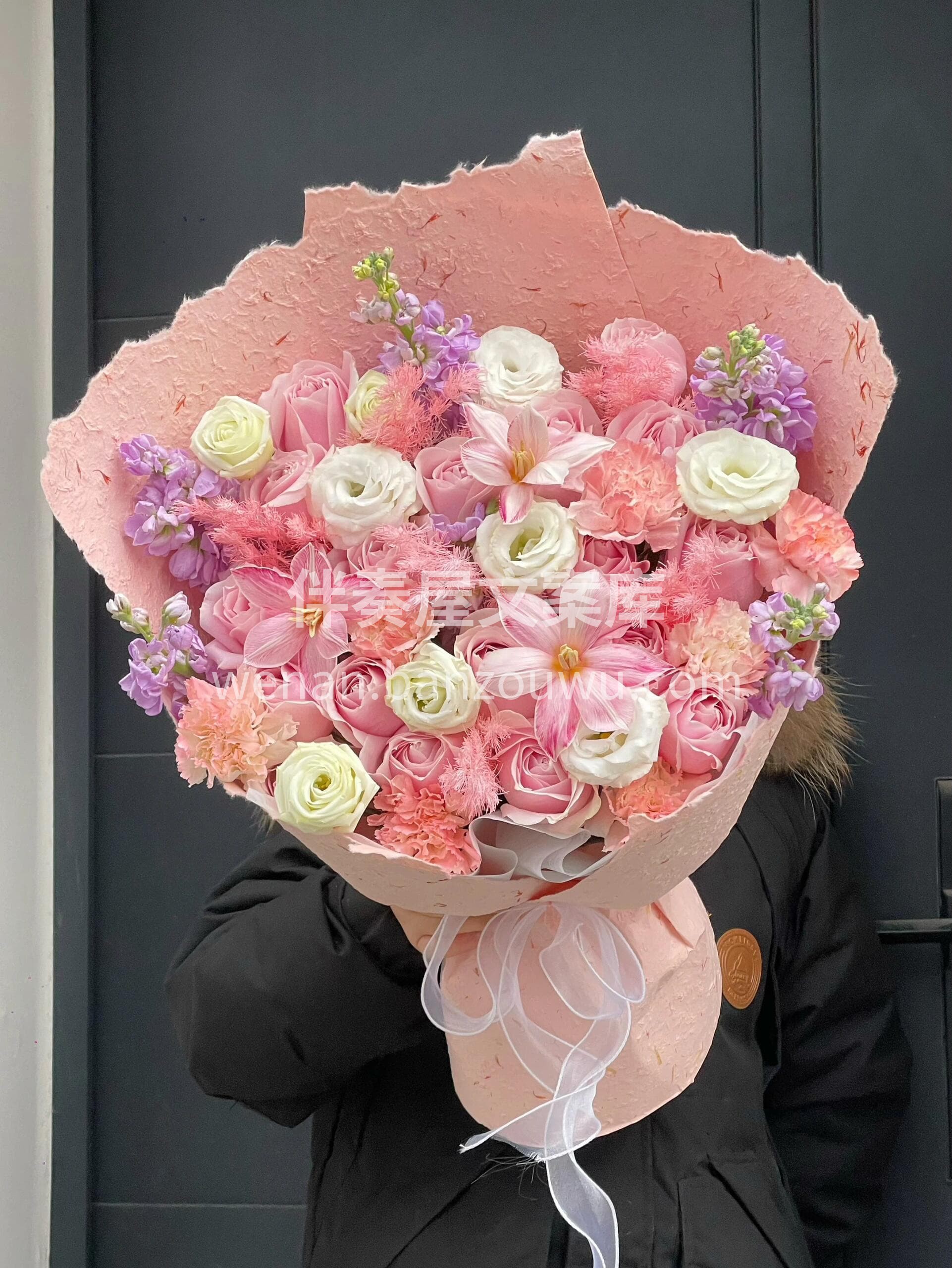 粉白圆形花束低调高级💗 寓意前程似锦🌸圆满顺遂💕 体面又贴心 配图3