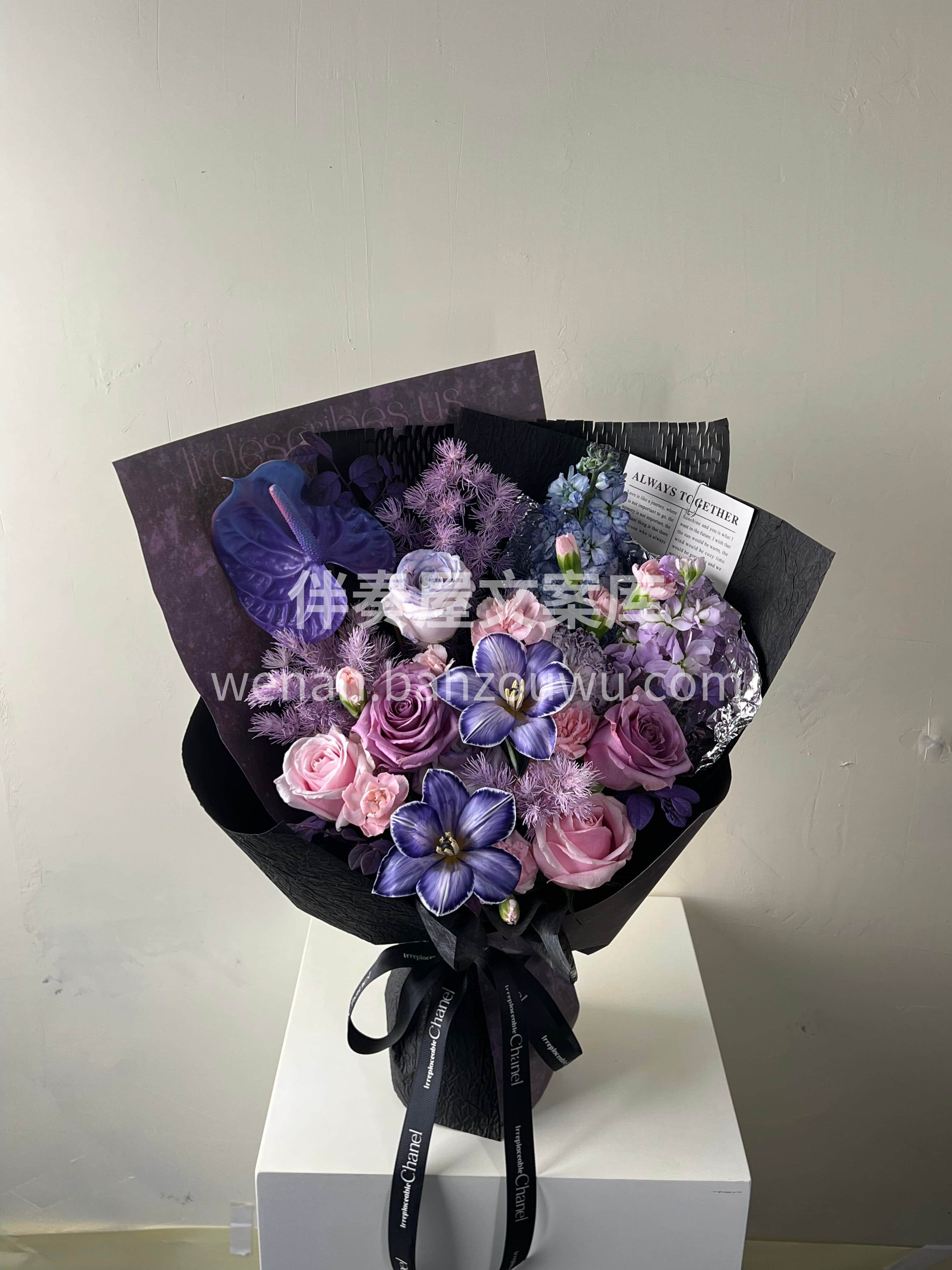 深紫色系的花🌸自带沉稳质感💕 不张扬💜却藏着满溢的韵味～ 配图1
