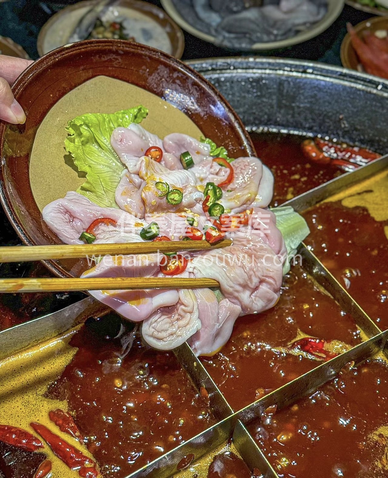 重庆卤火锅～土碗卤肠头咸香可口、富有嚼劲 配图3