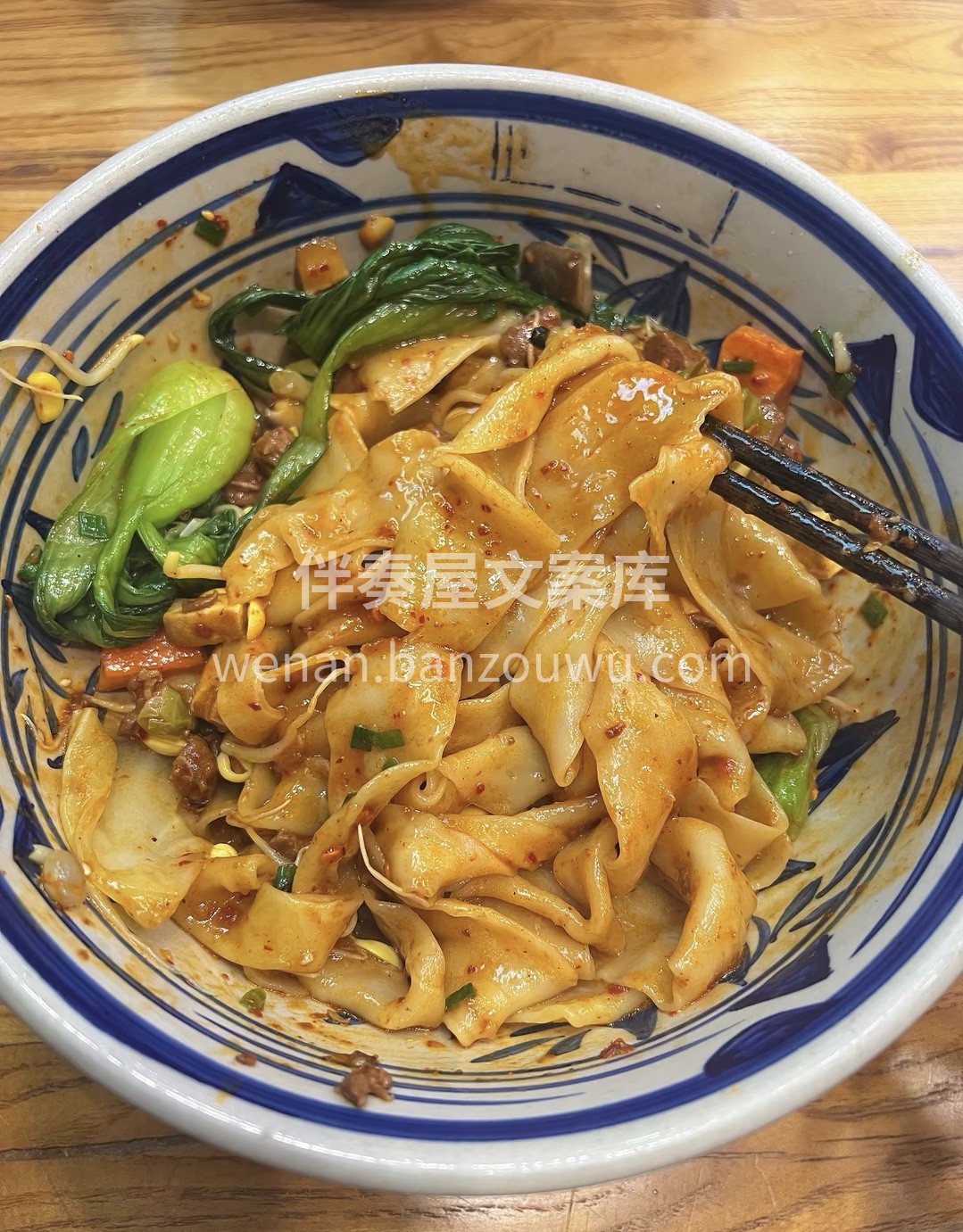 人间欢乐！不过三口啤酒，两瓣蒜，一碗油泼 配图2