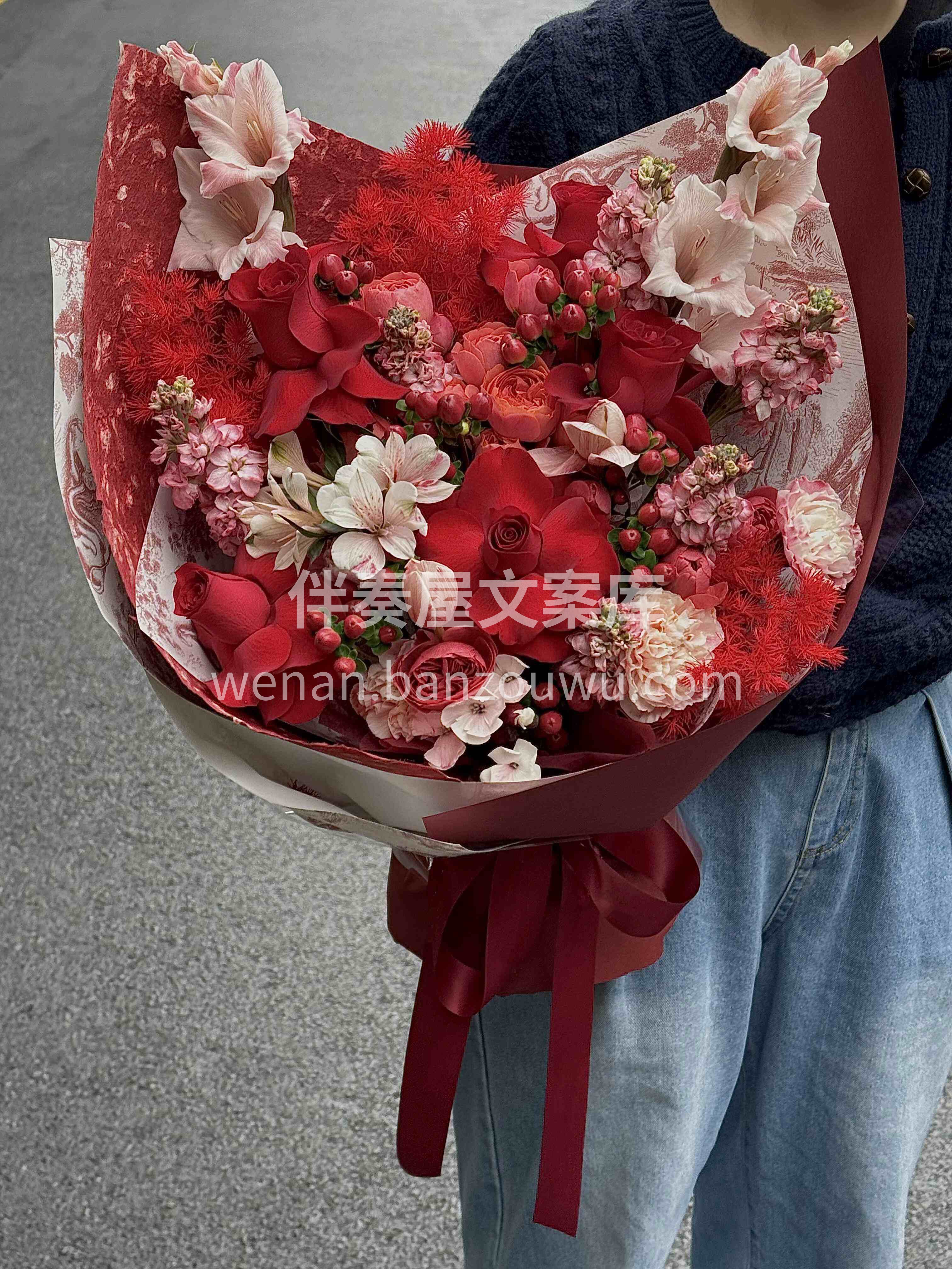 复古红色系花束❤️ 🍁浸着时光沉淀的温柔🤎 是晚辈对长辈跨越 配图1