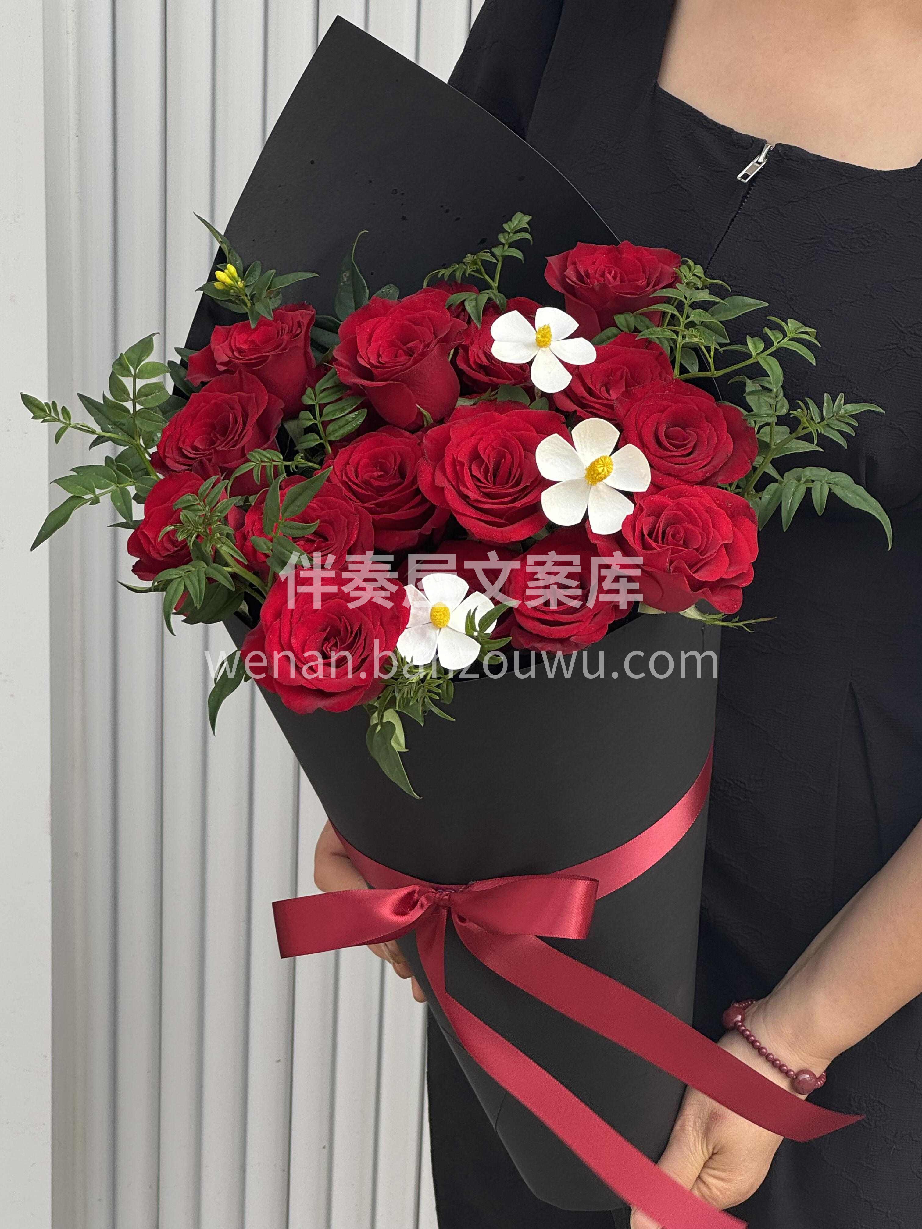 复古丝绒质感的高原红玫瑰[玫瑰] 自带一种浓郁又华贵的复古调 配图1