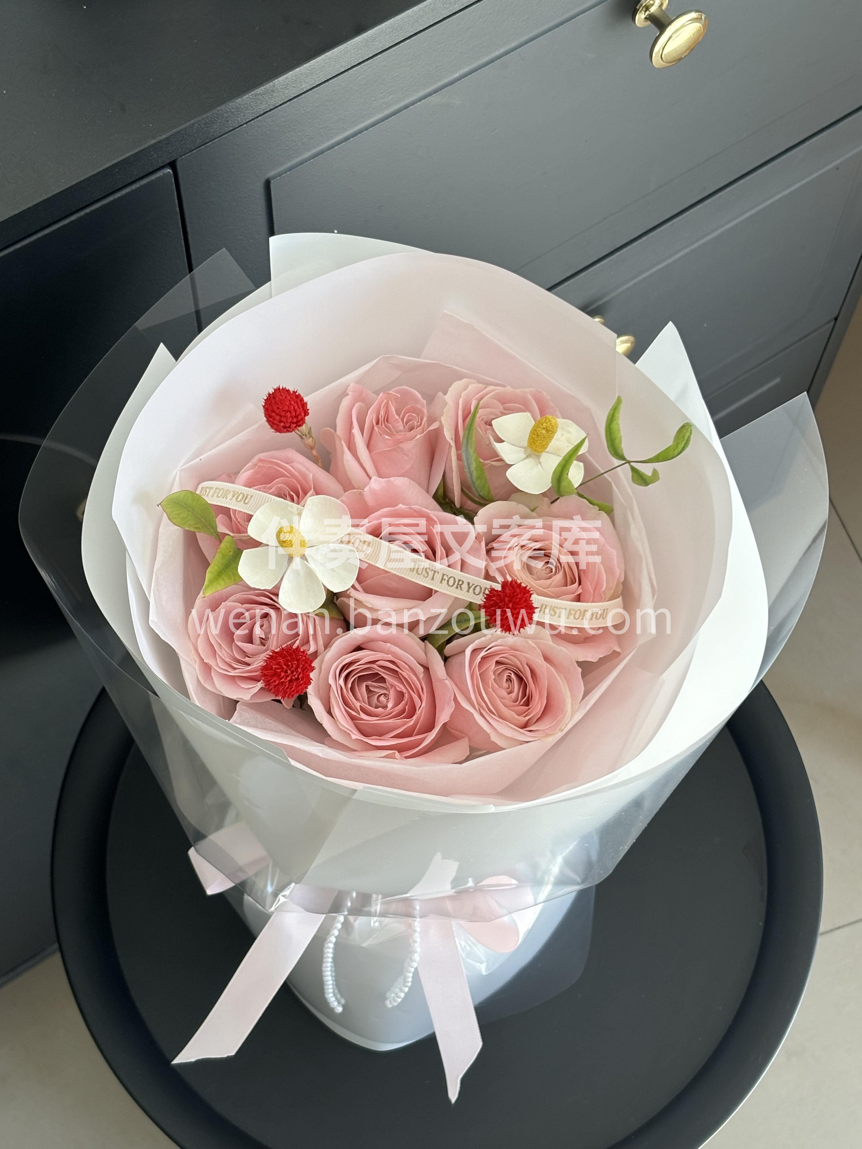 粉色是色彩亦是浪漫🌸 鲜花送给谁都浪漫 做自己就好了💐 爱你 配图2