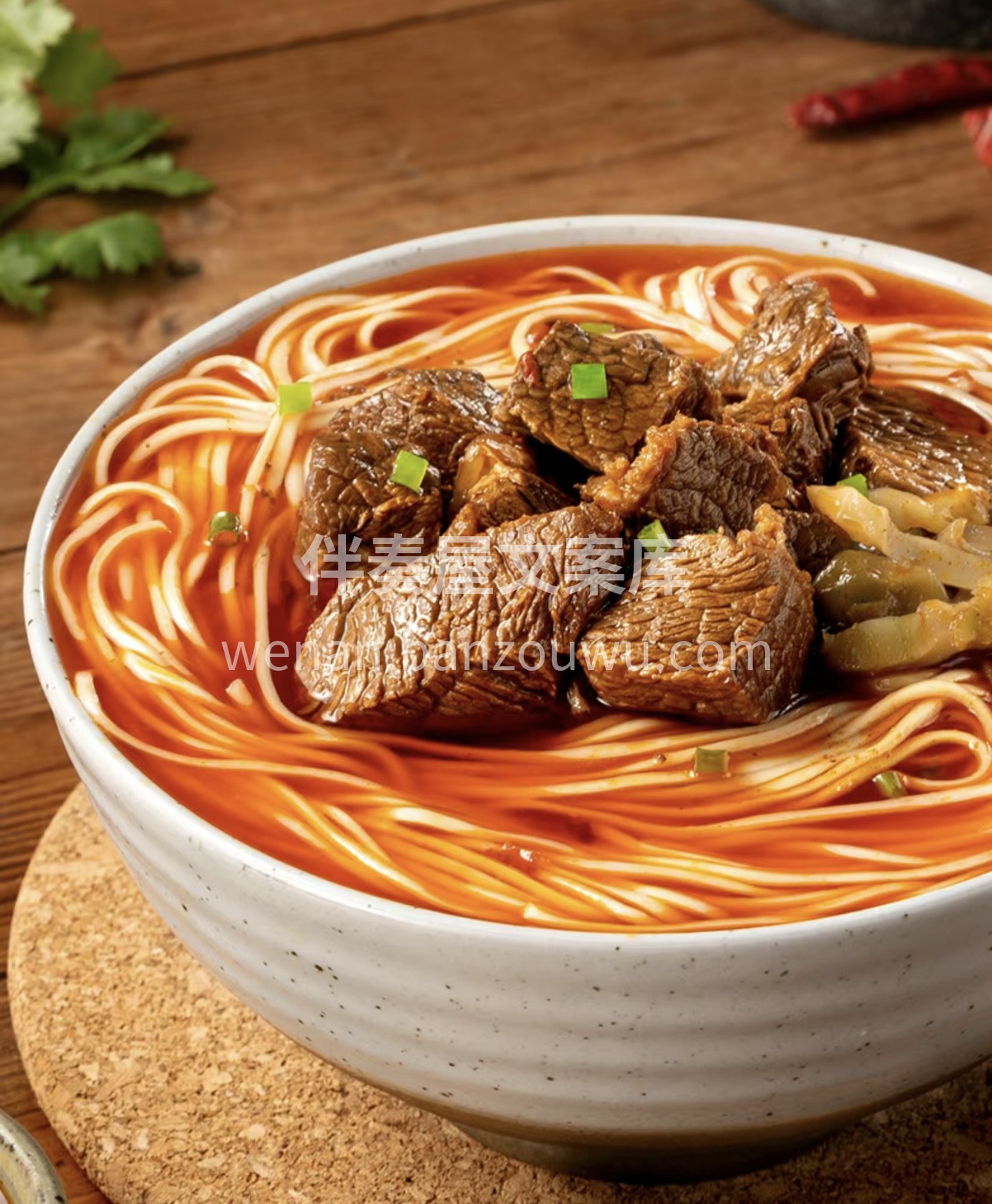 一碗牛肉面，香气扑鼻来。大块牛肉软烂入味 配图2