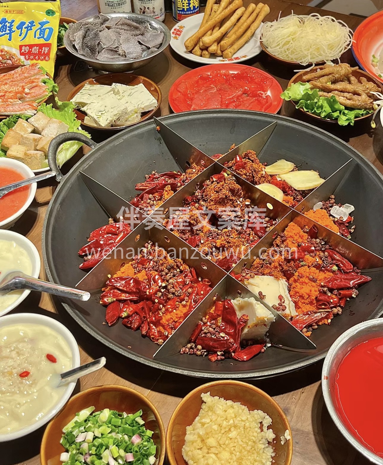 🍲 九宫格火锅，满足你的多种口味！🎉 🥘 配图1