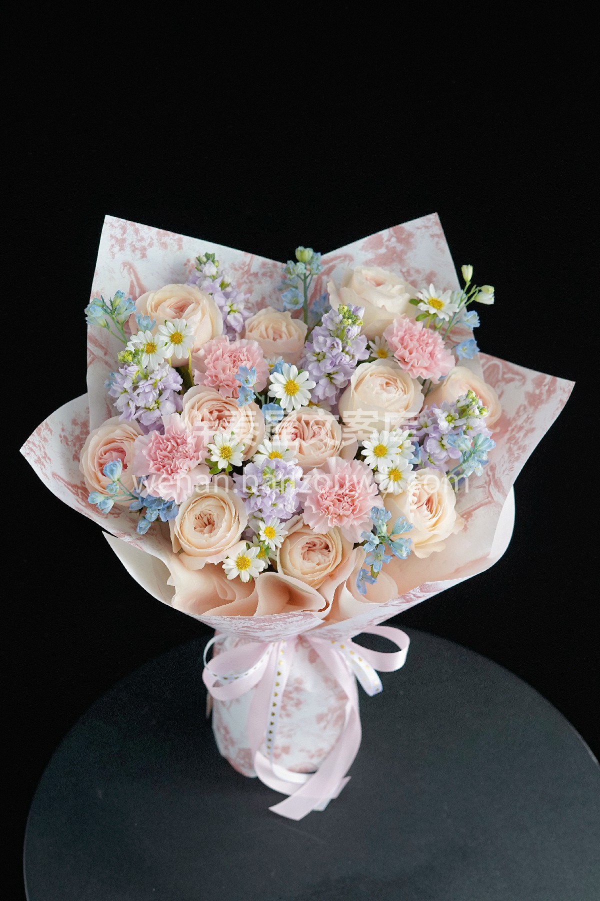 凯瑟琳混搭花束💐 紫罗兰的清雅🌼 凯瑟琳的温婉 相遇就是人间 配图1