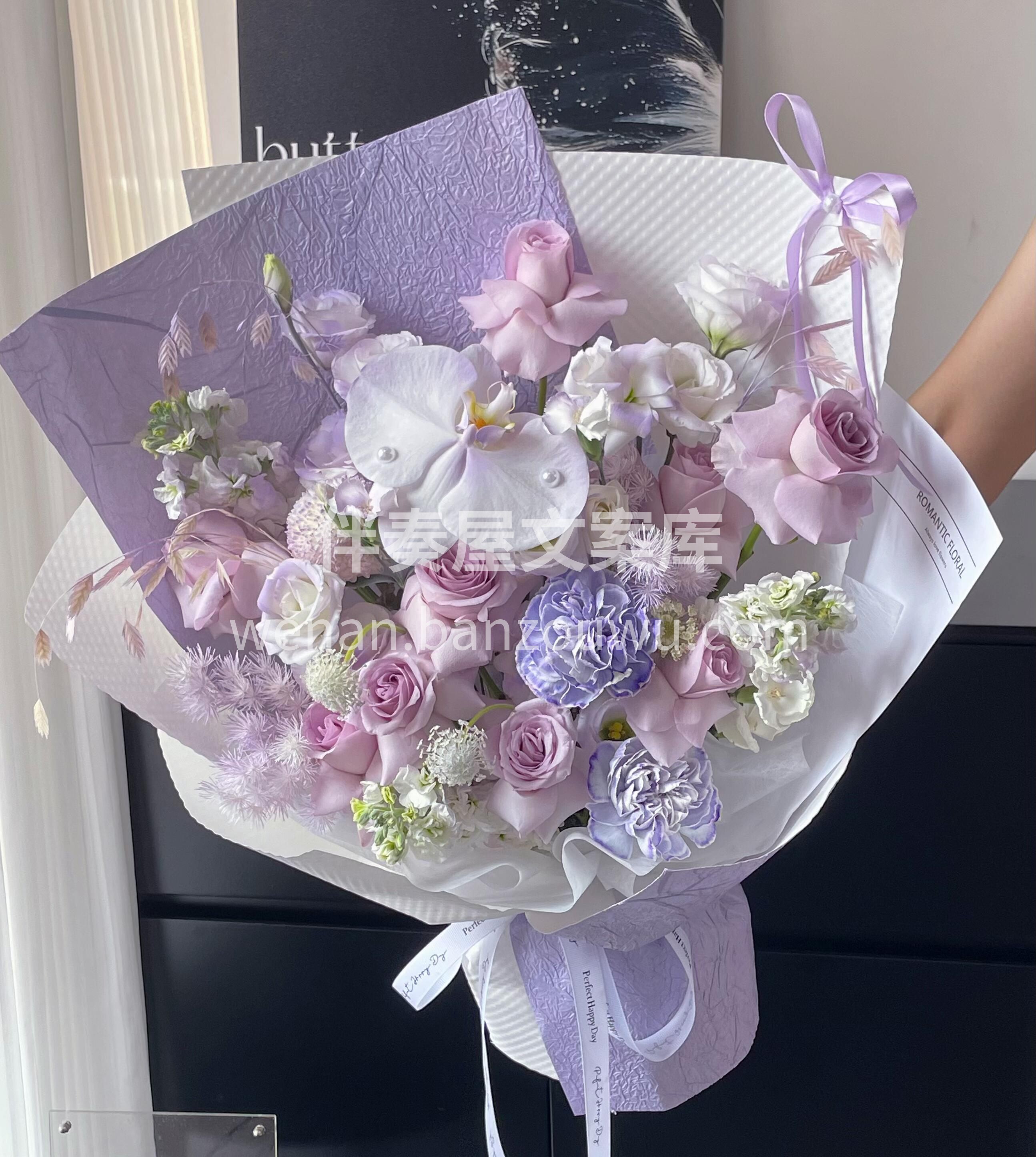 💜紫色系花束 星星漫溢温柔✨ 人间满是至善🎀 梦幻与淡雅撞了 配图2