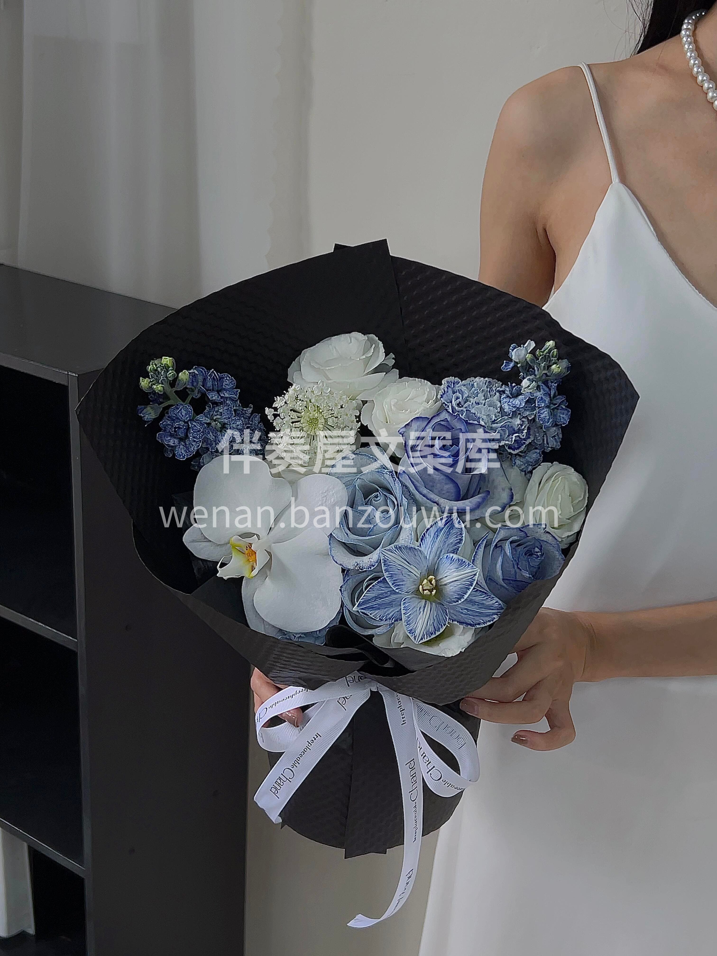 蓝白色小花束💙干净如初见🦋 吸色后更添一份高级感🖤 配图1