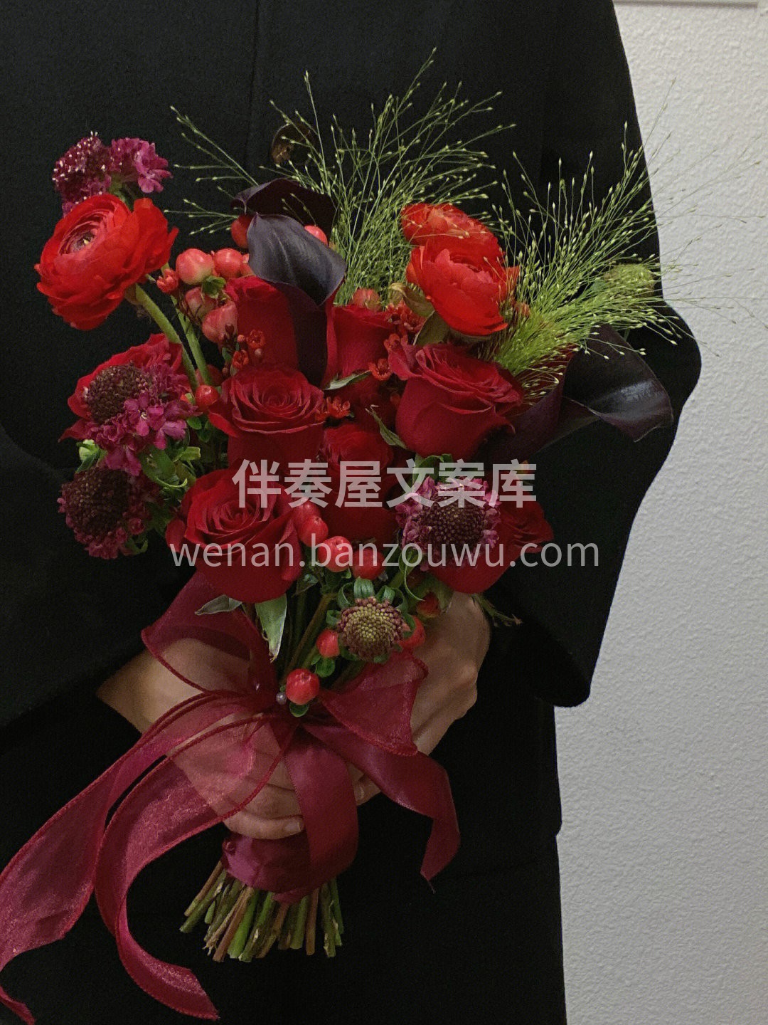 新娘手捧花 好看的复古红色系 喜庆中有种 配图3
