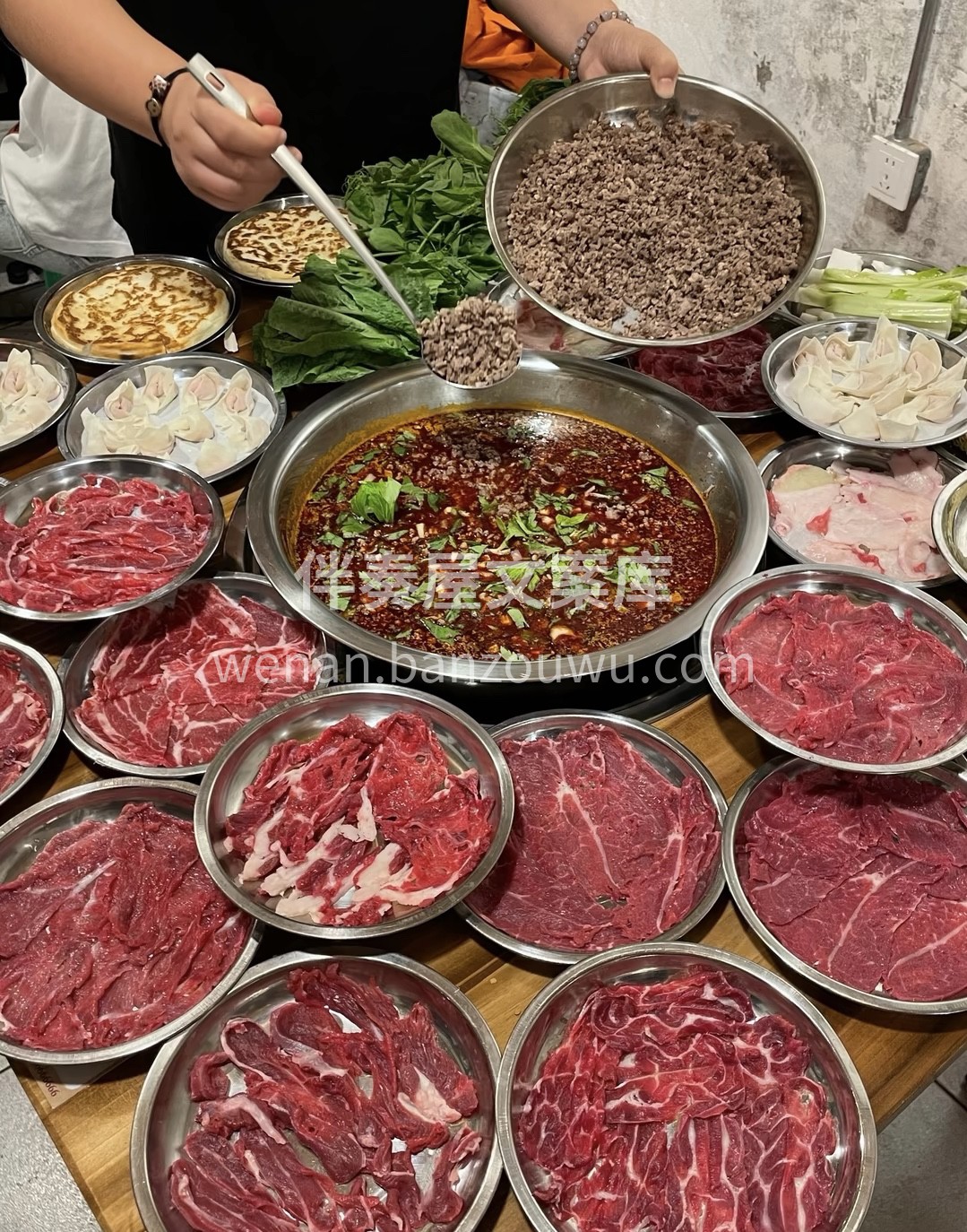 鲜到反人类的牛肉火锅。 确定今晚不下手？ 配图2