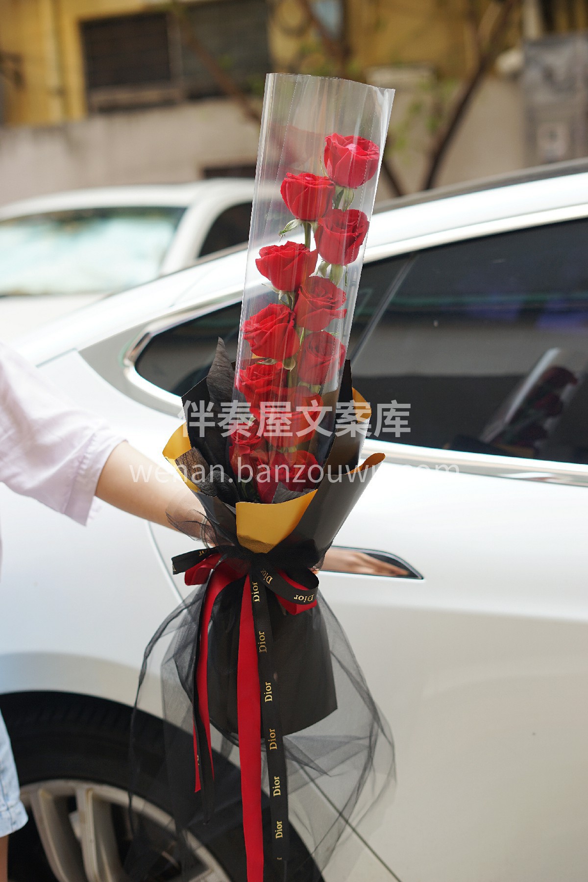红色系花束 很久没有做长形花束了 今天顾 配图2