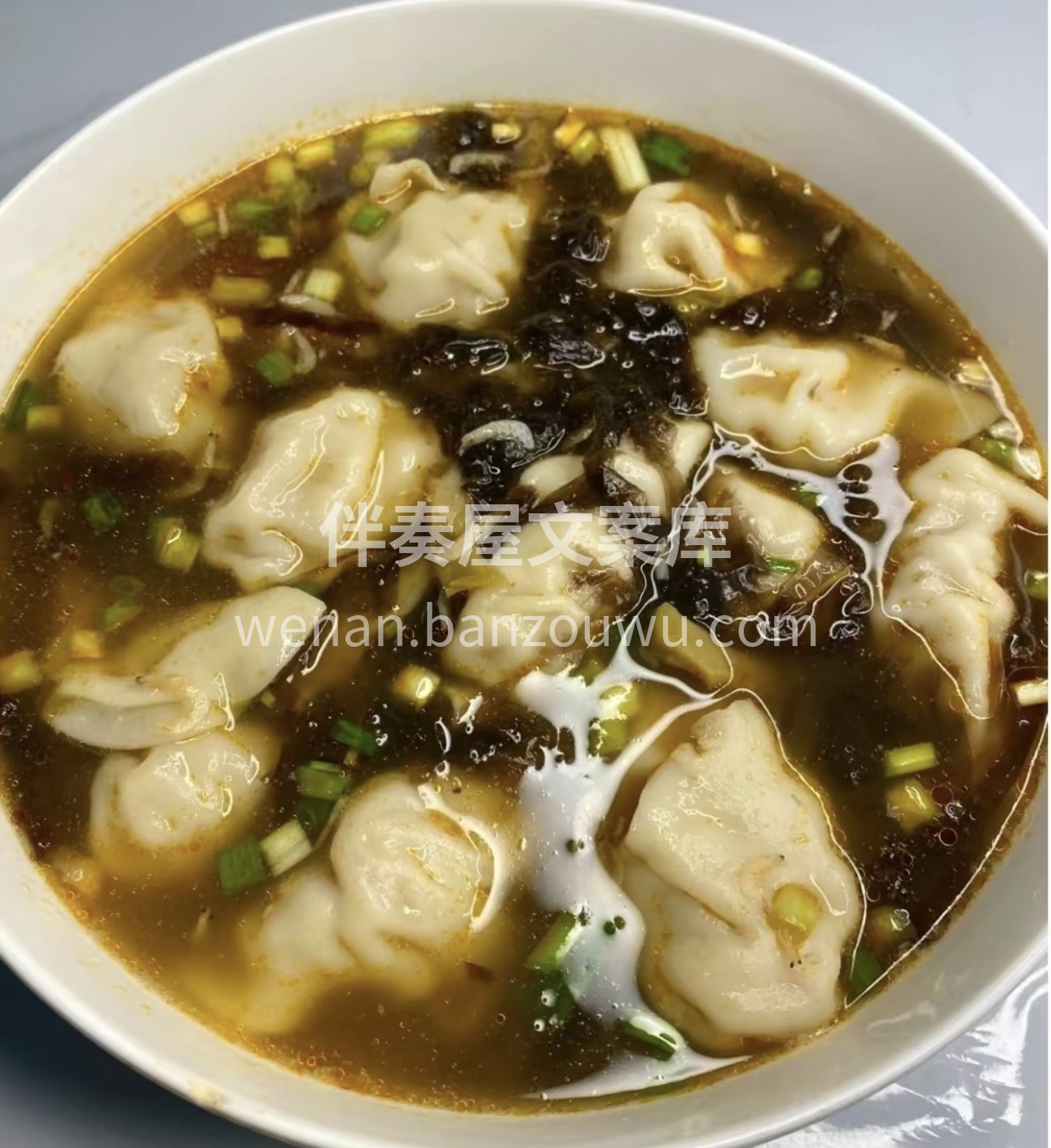 饺子就酒，越喝越有。饺子就蒜，生活灿烂。 配图1