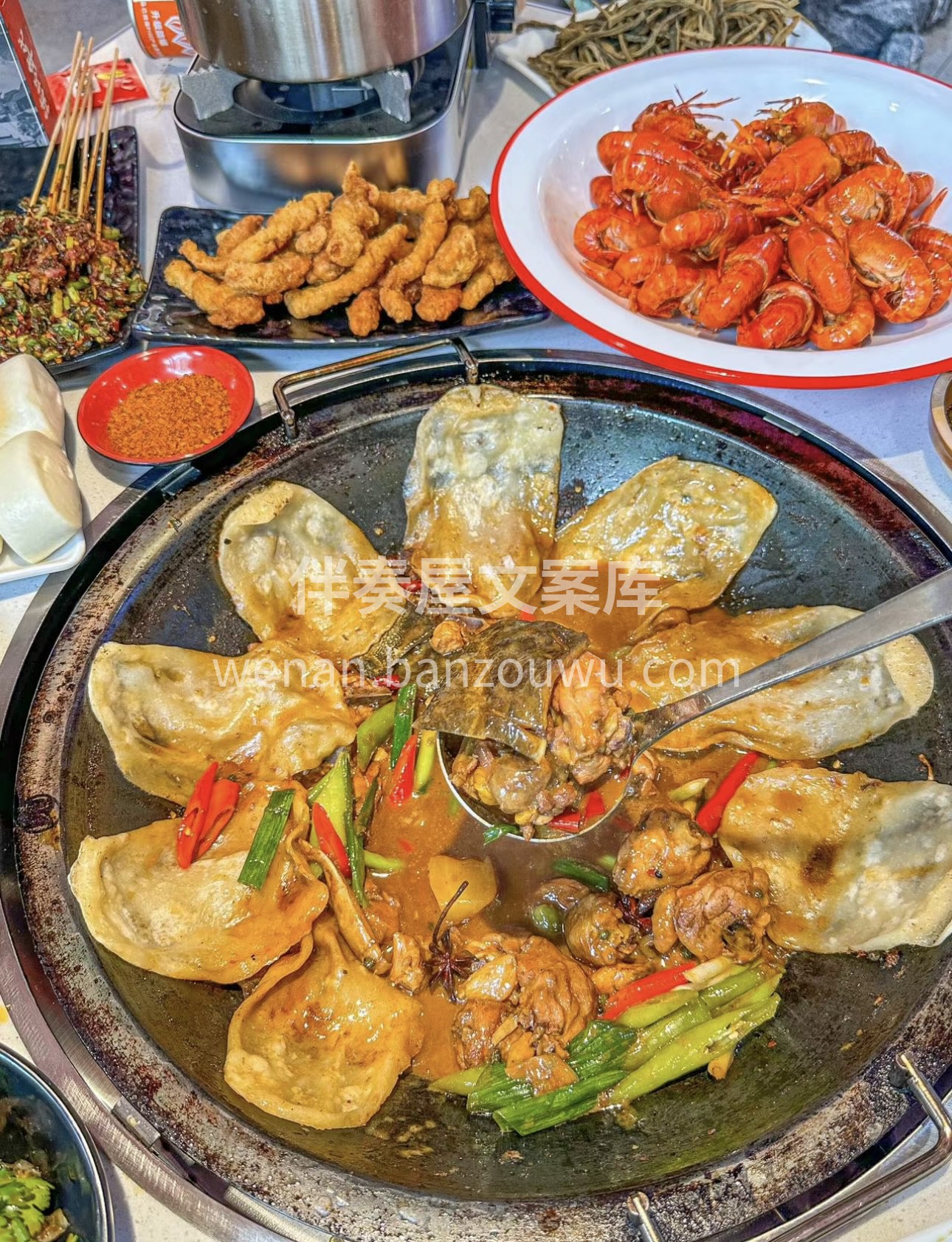 来品尝地锅鸡啦！铁锅炖煮，鸡肉鲜嫩多汁， 配图3