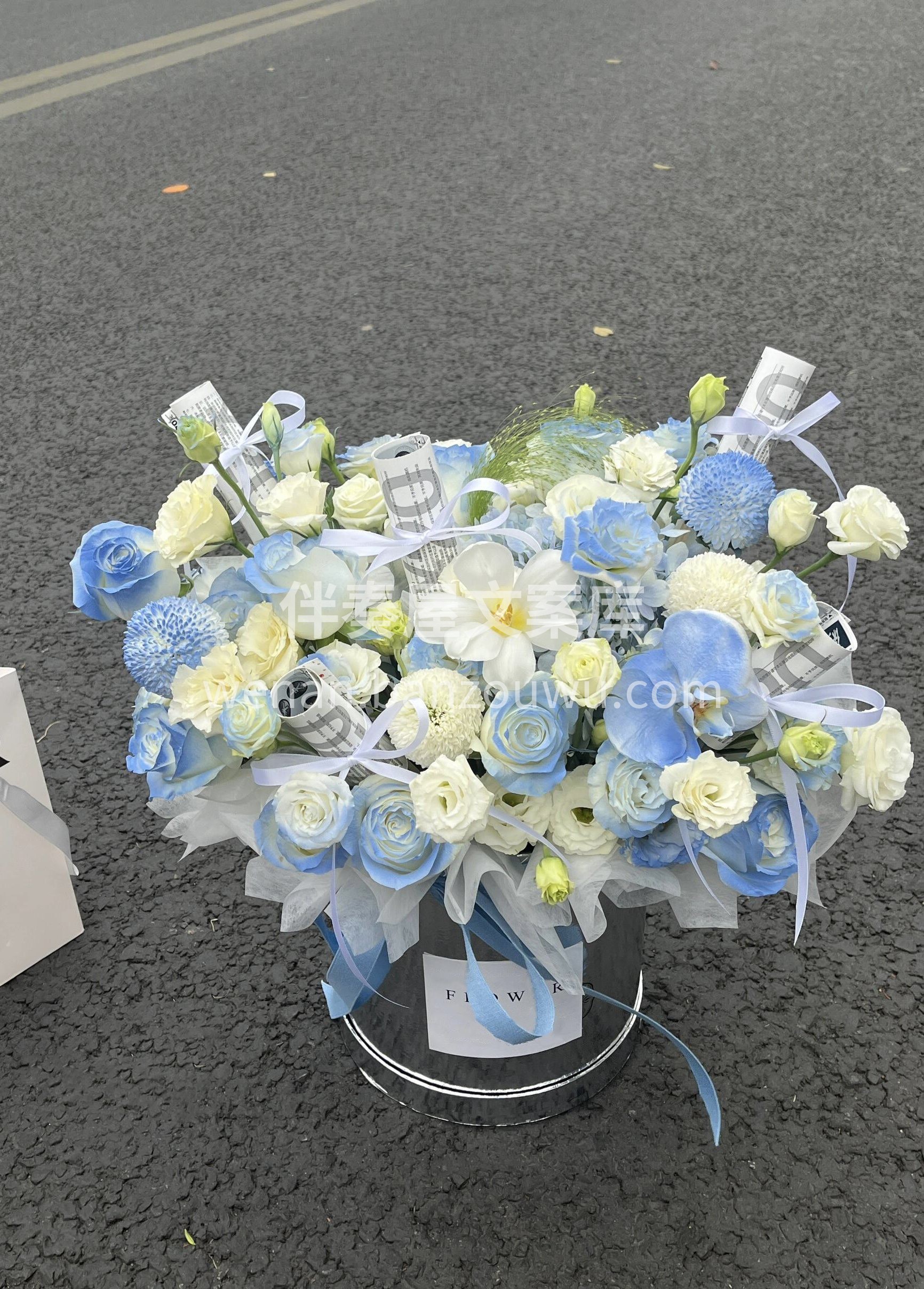 💙碎冰蓝彩票抱抱桶 成年人的快乐一定是暴富💸 送你一桶彩票花 配图2
