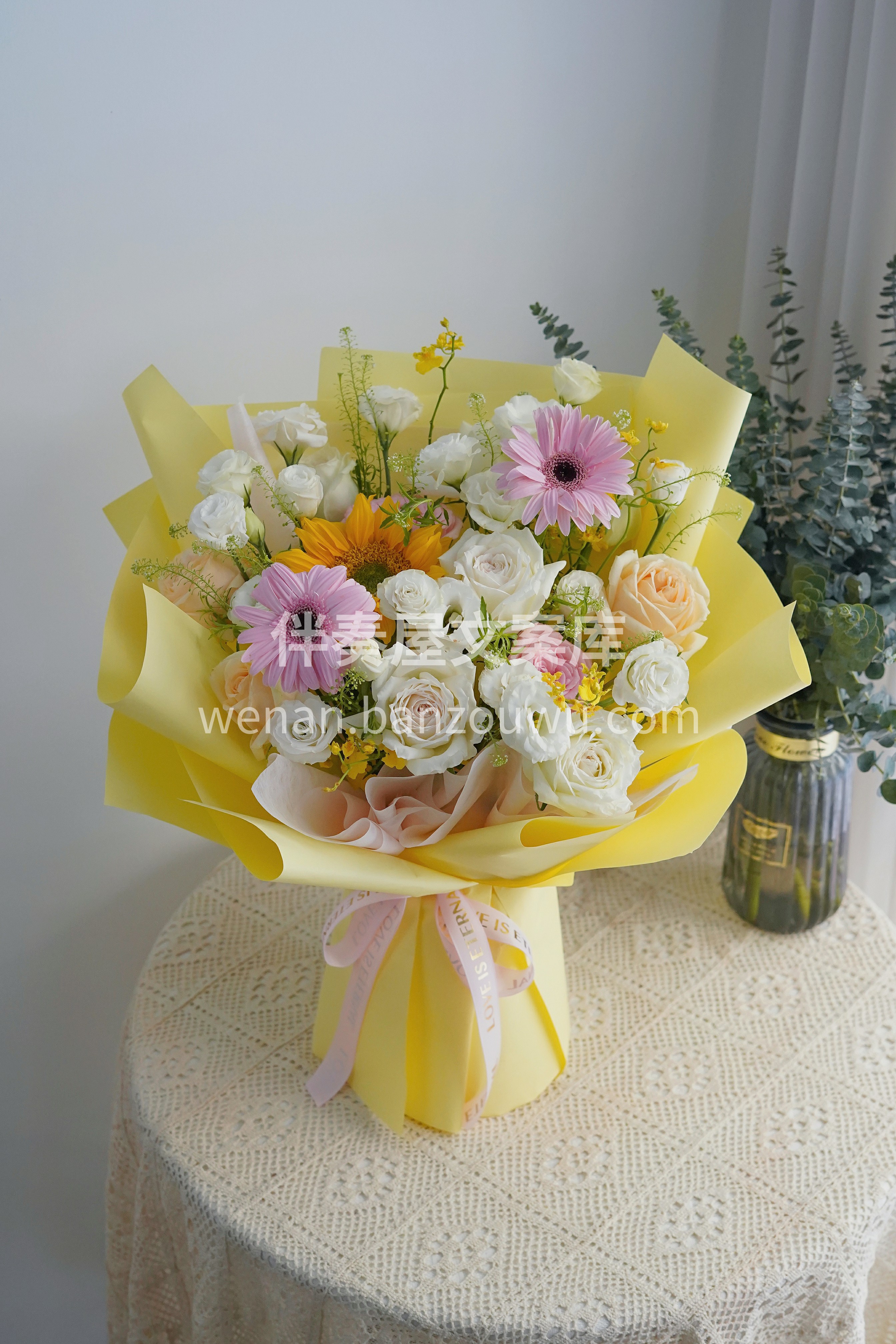 奶油风混搭花束🌸 🍰小蛋糕既视感 甜美又温柔💛 就想知道谁能 配图2