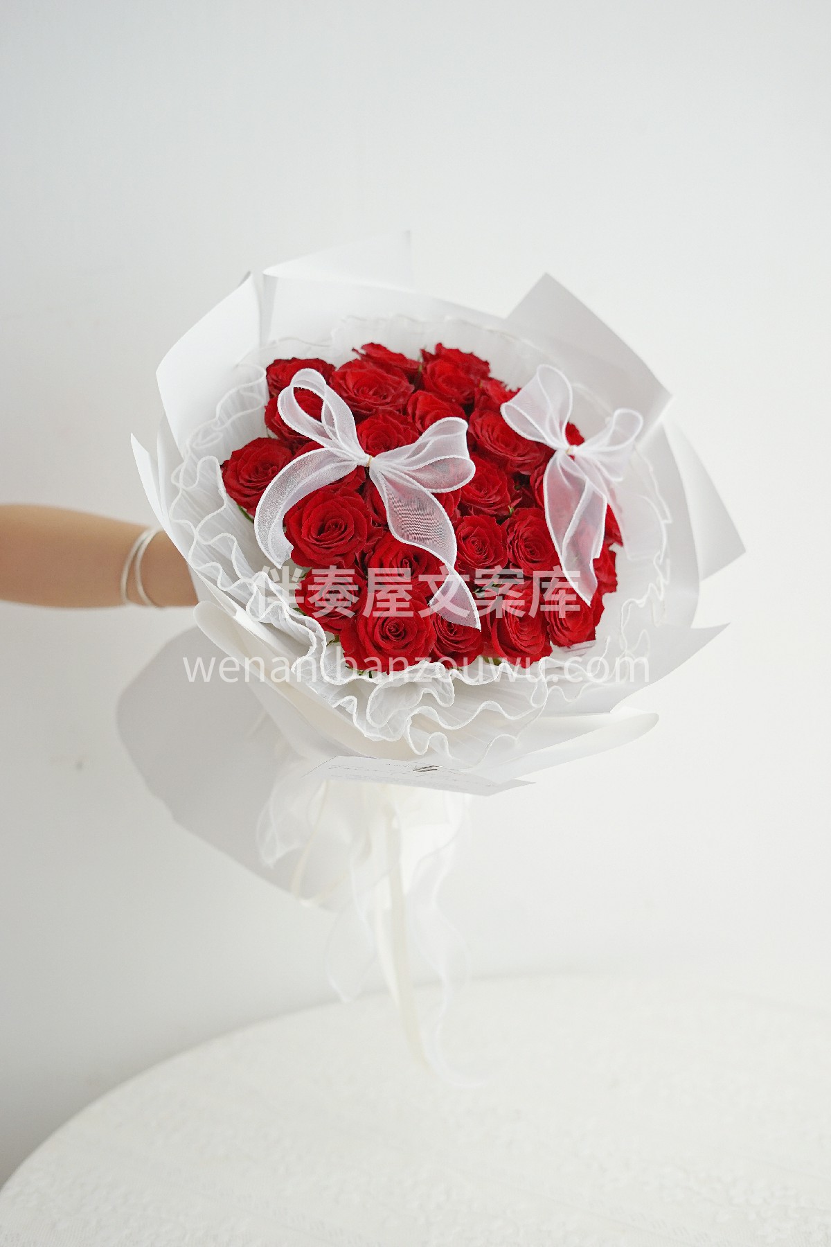 🌹红玫瑰的花语是热烈的爱 🌹红玫瑰用绚烂饱满的红来诠释爱 🌹 配图4