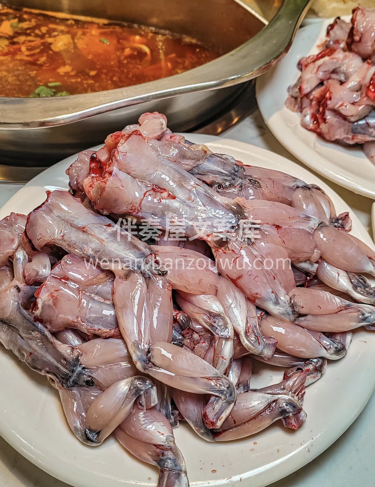 🐸田鸡火锅，舌尖上的美味😍！ 🥘现杀的田 配图2