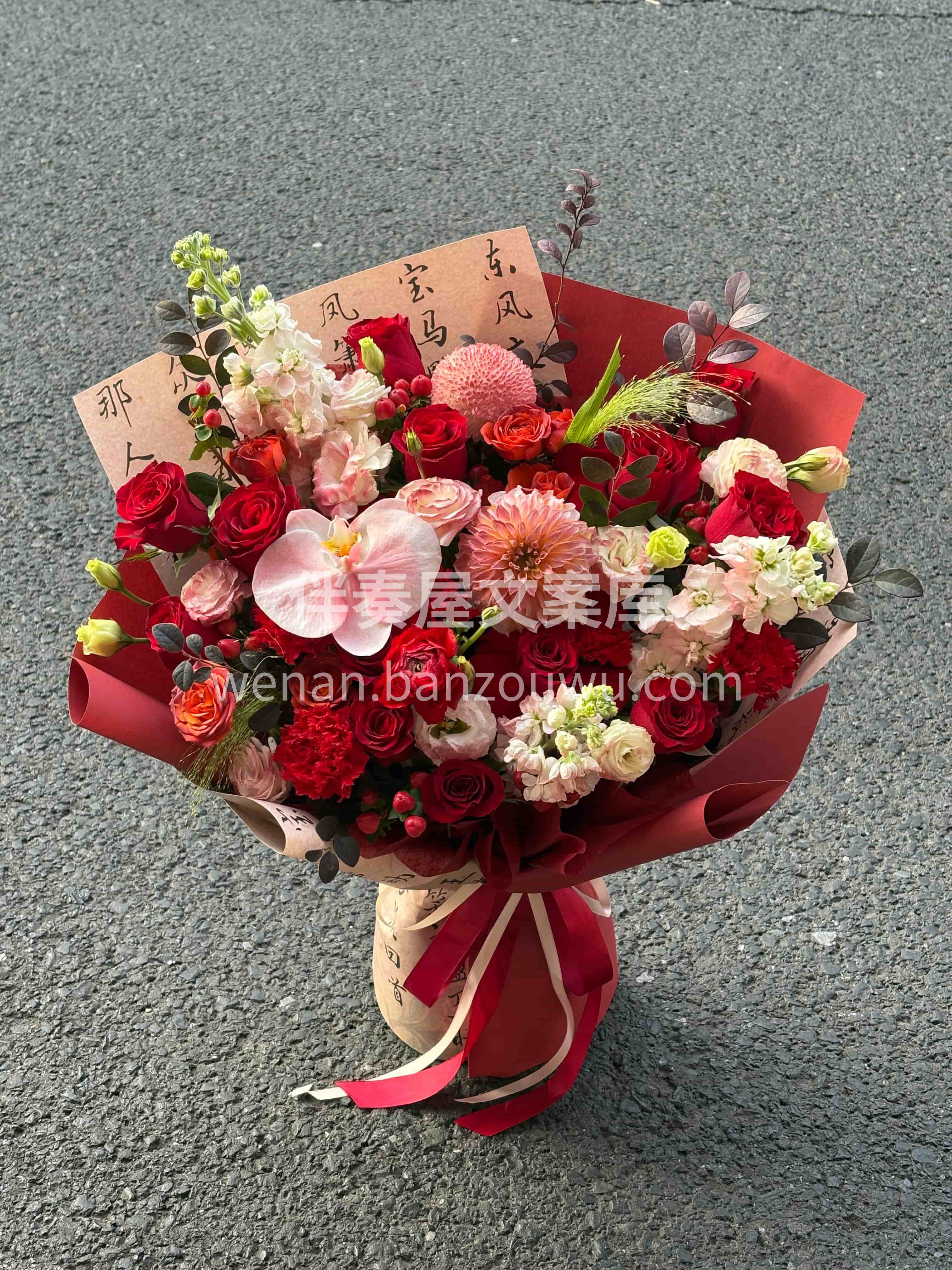 红玫艳艳❤️爱意灼灼🌷 这束红系花束🌹把藏在心底的热烈🌷 悉 配图1